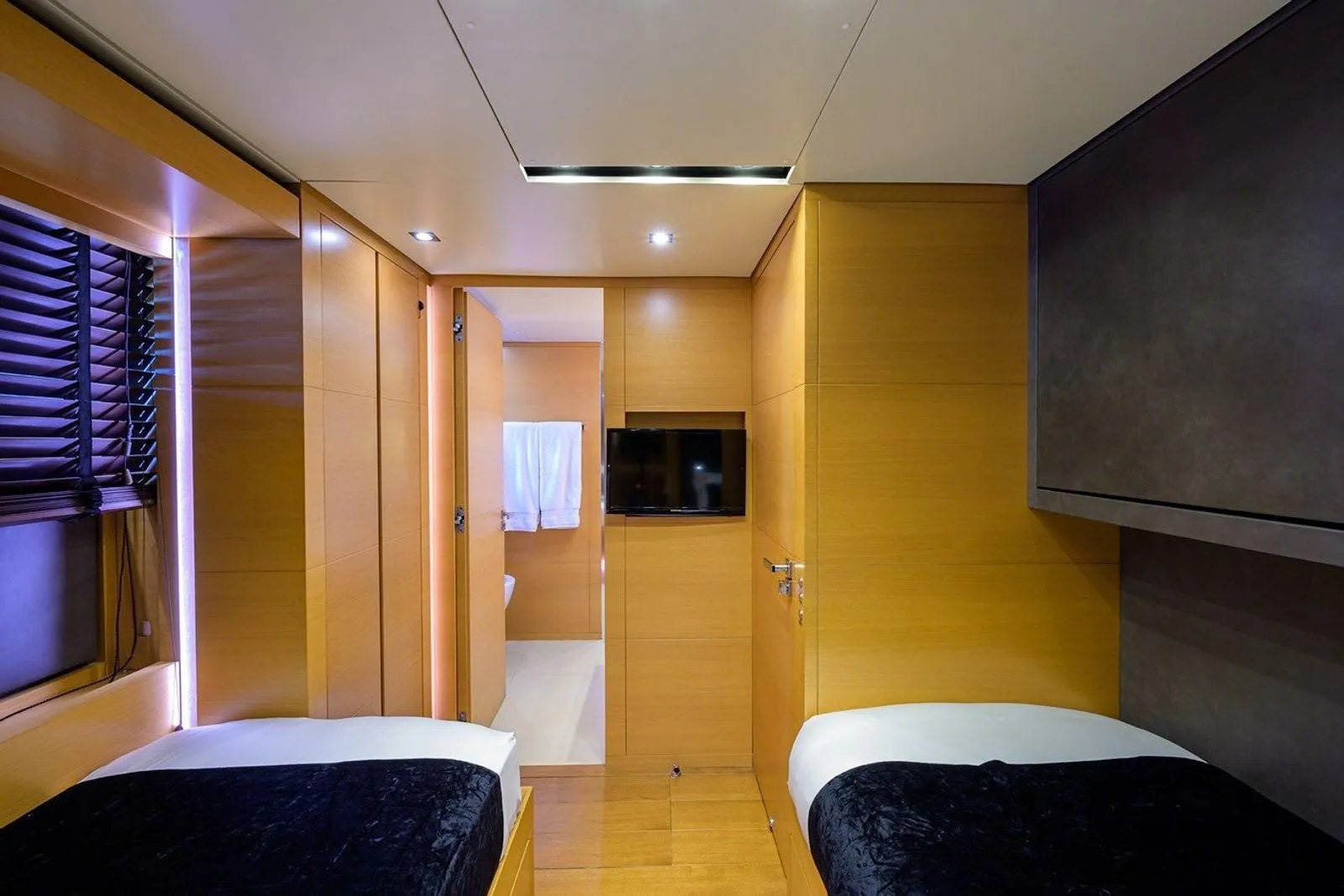 Interior - 26/36