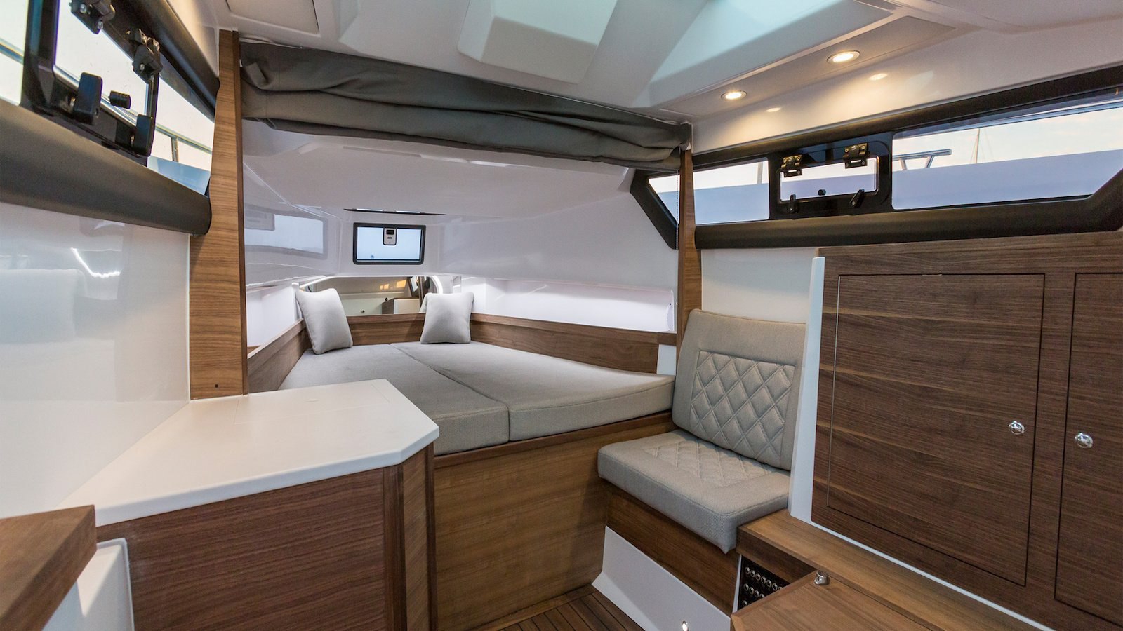 Interior - 27/36