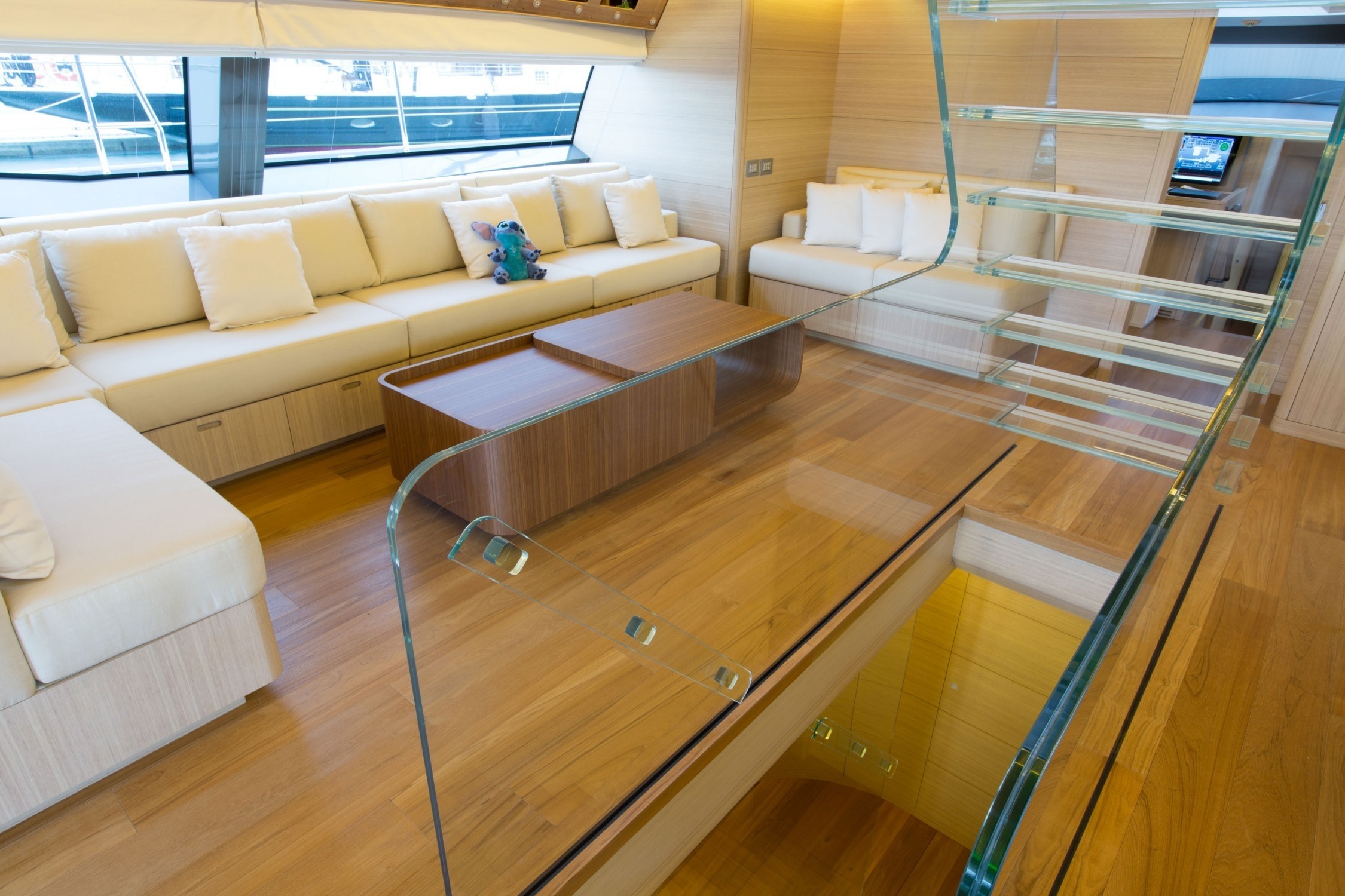 Interior - 8/36
