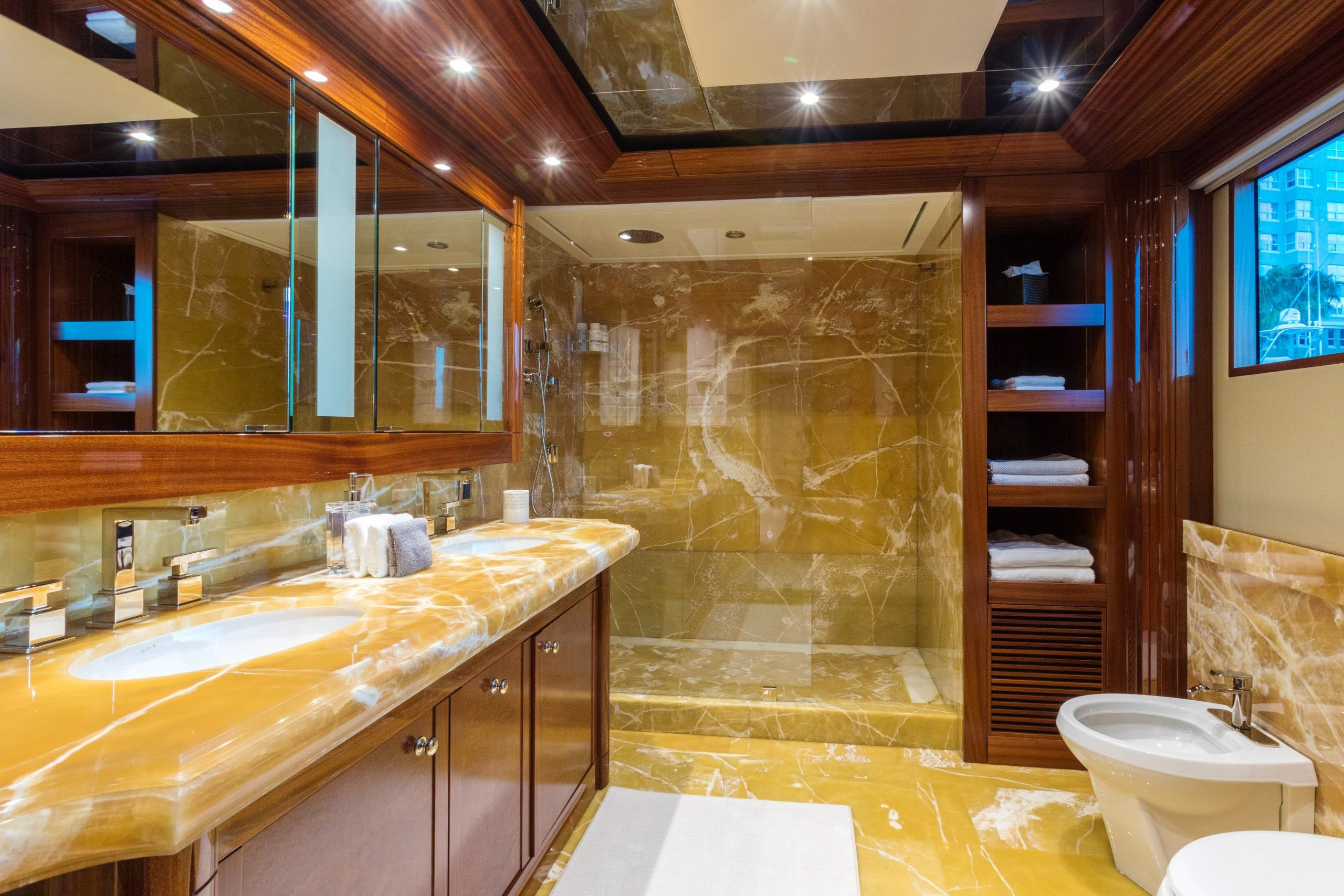 Interior - 23/24