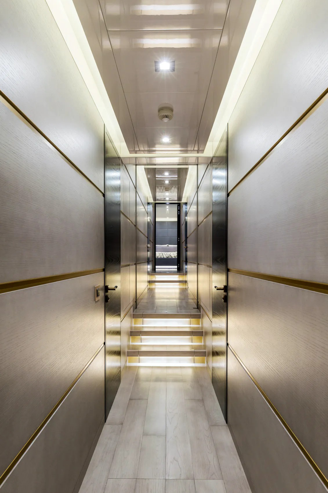 Interior - 10/33