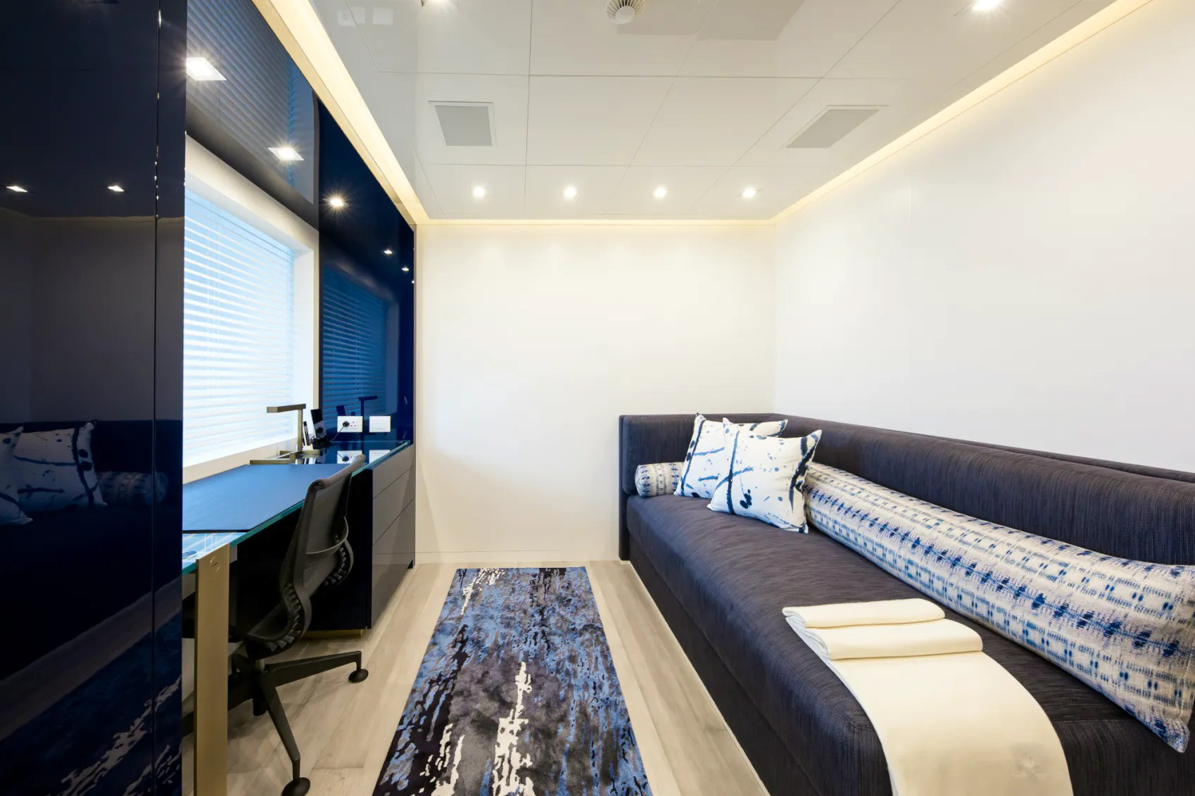 Interior - 25/33