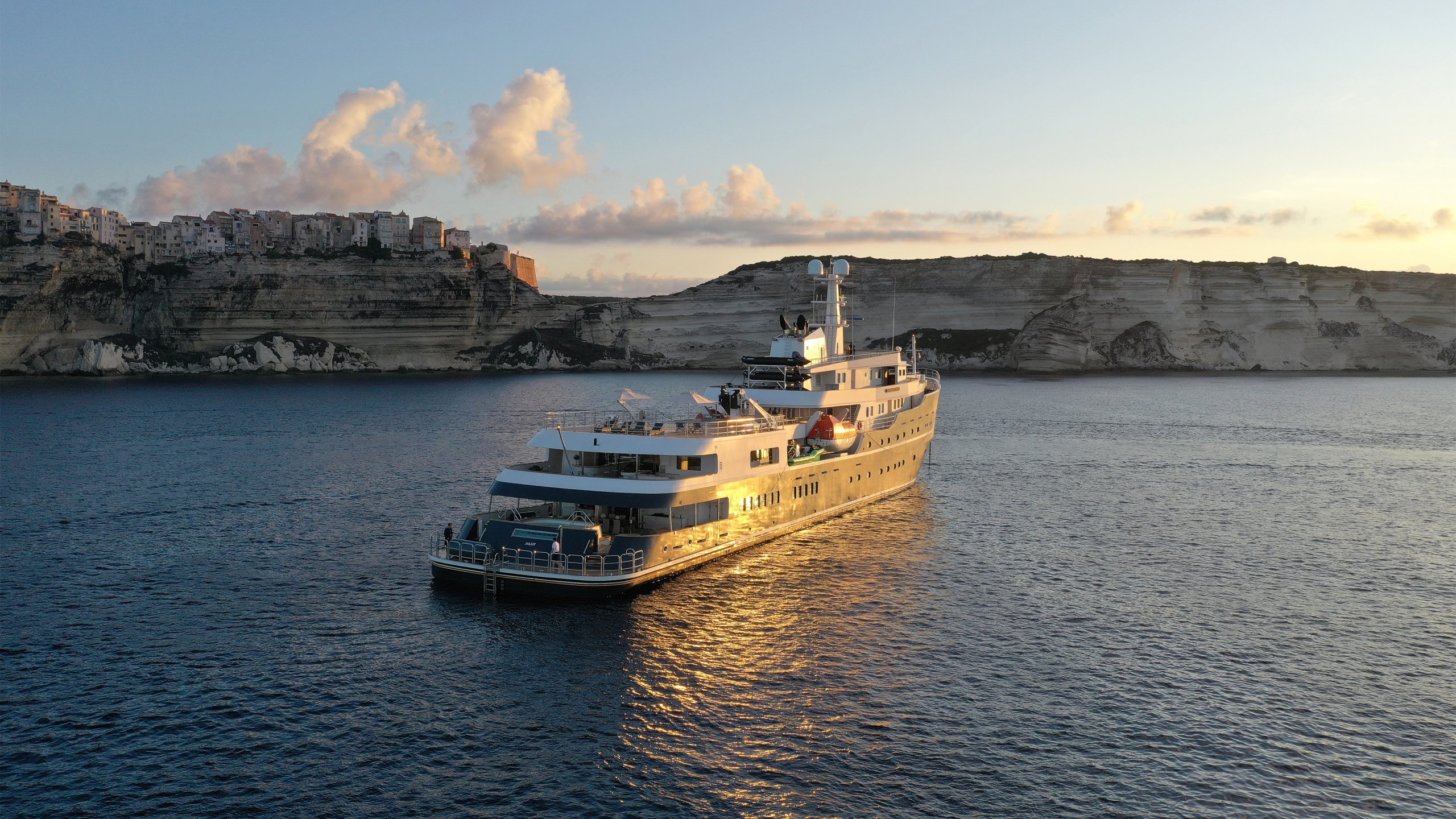 Exterior - 20/53