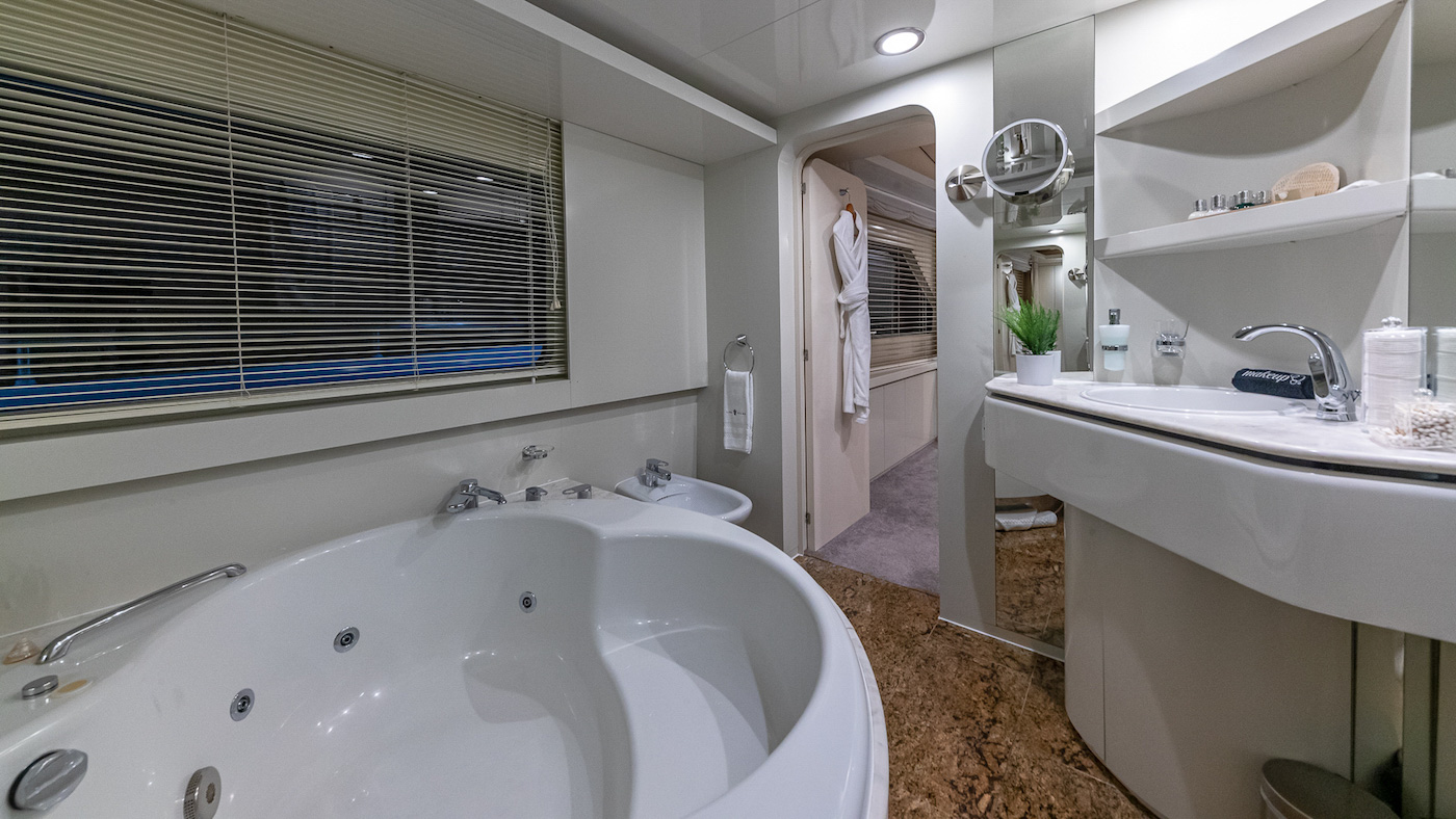 Interior - 34/43