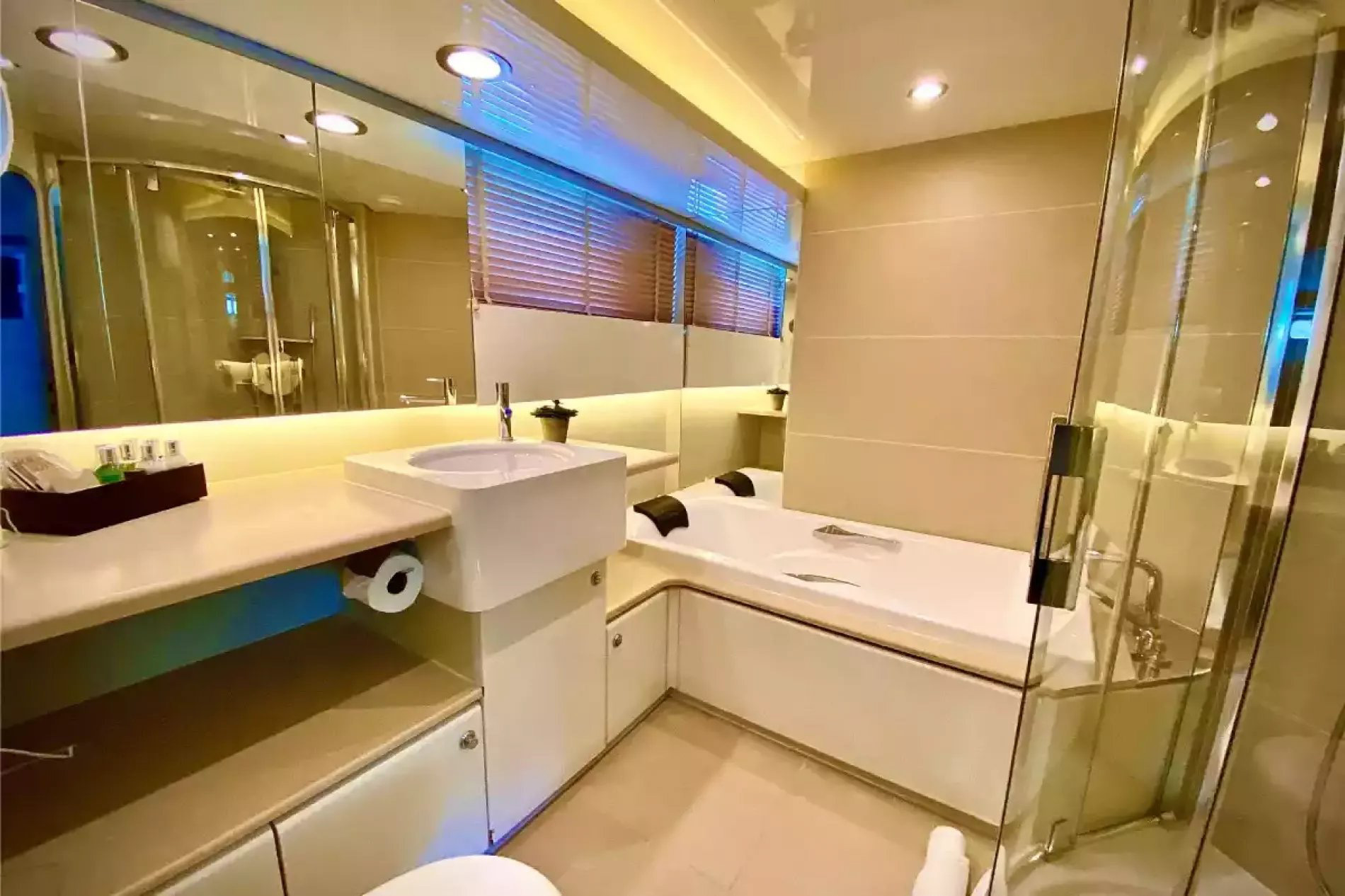 Interior - 40/43