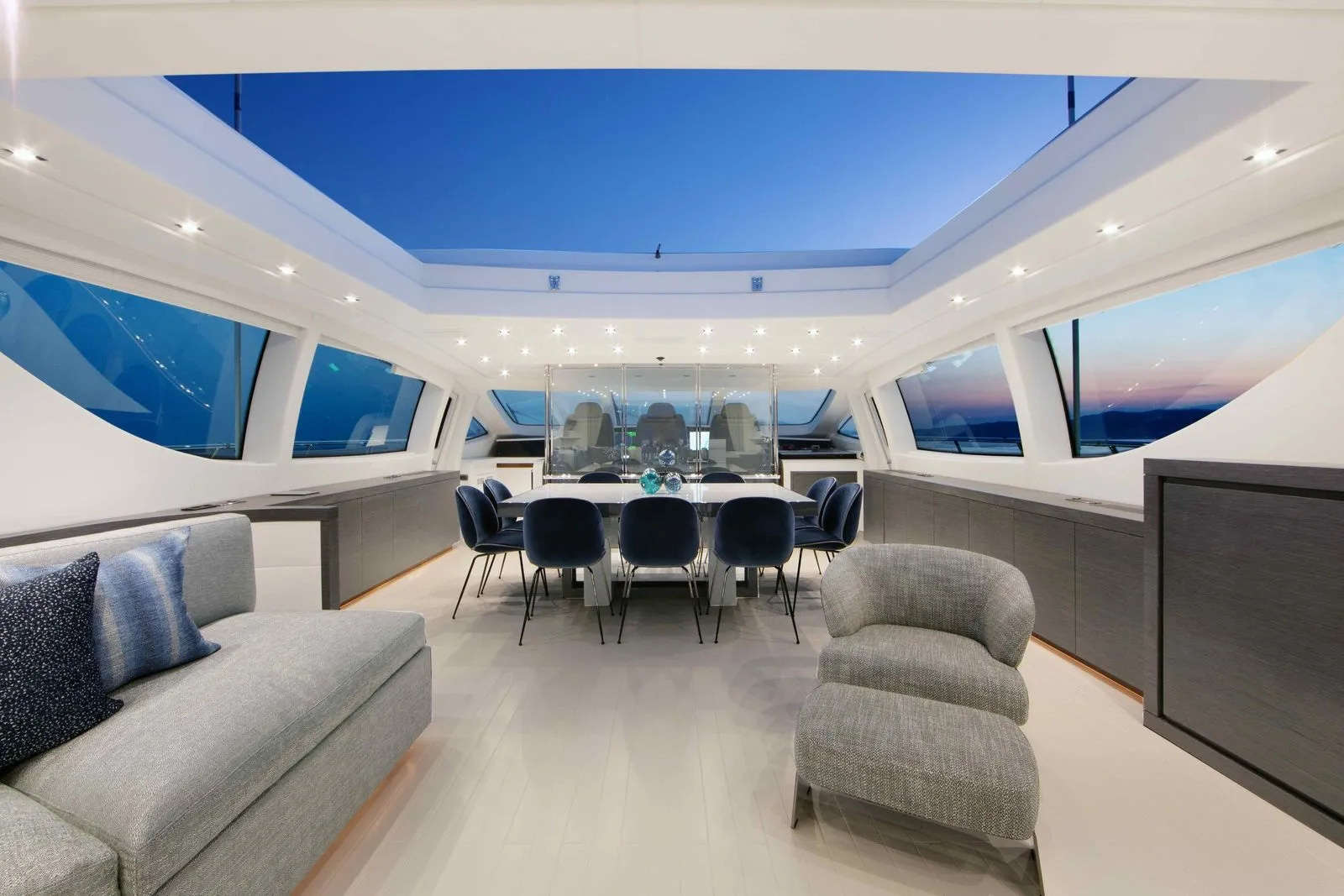 Interior - 0/18