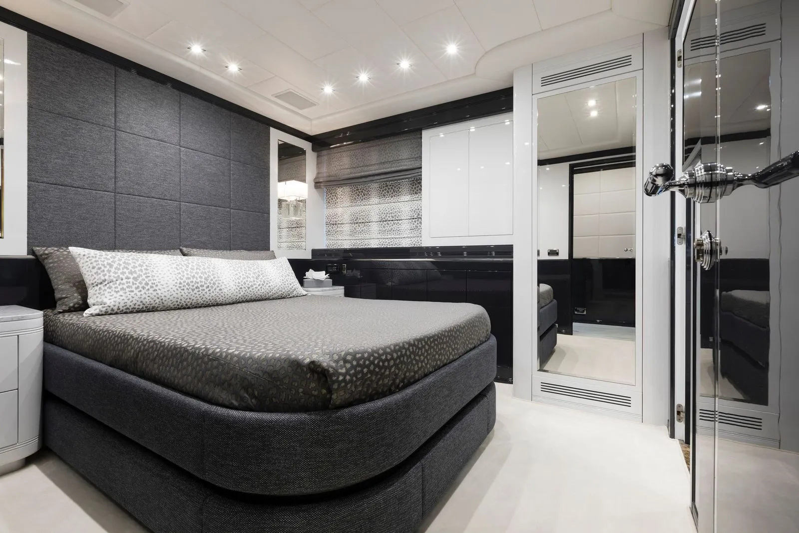 Interior - 13/18