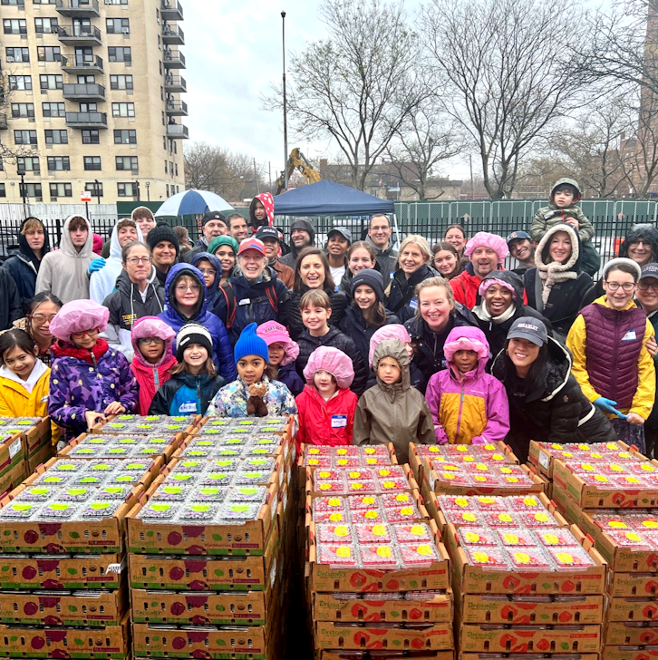 The Parents Association organized Family Day during which members of the Brearley community made sandwiches in conjunction with Grassroots Grocery, a not-for-profit in the Bronx.