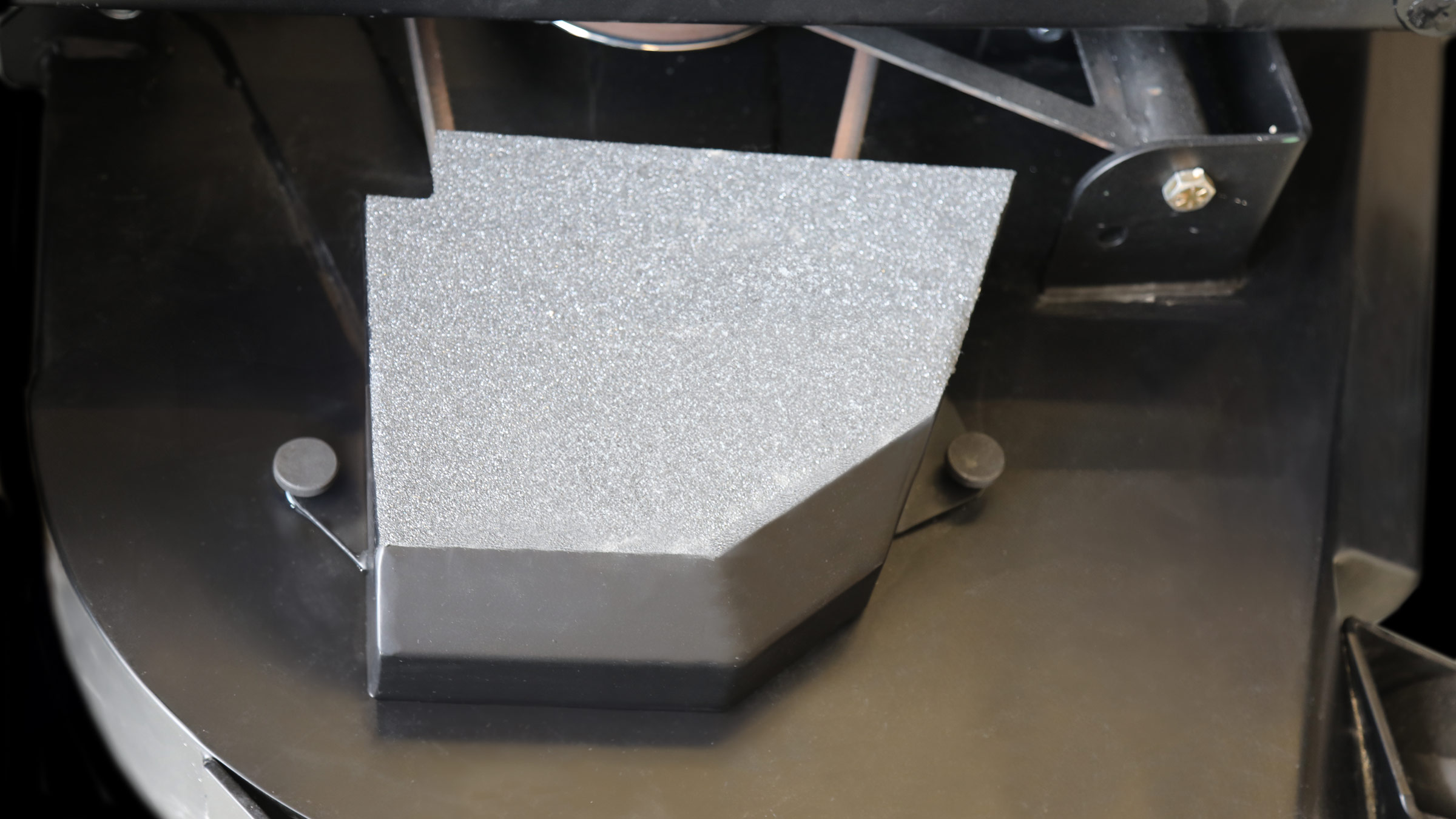 Step-anywhere zero-turn mower deck with sturdy pulley covers