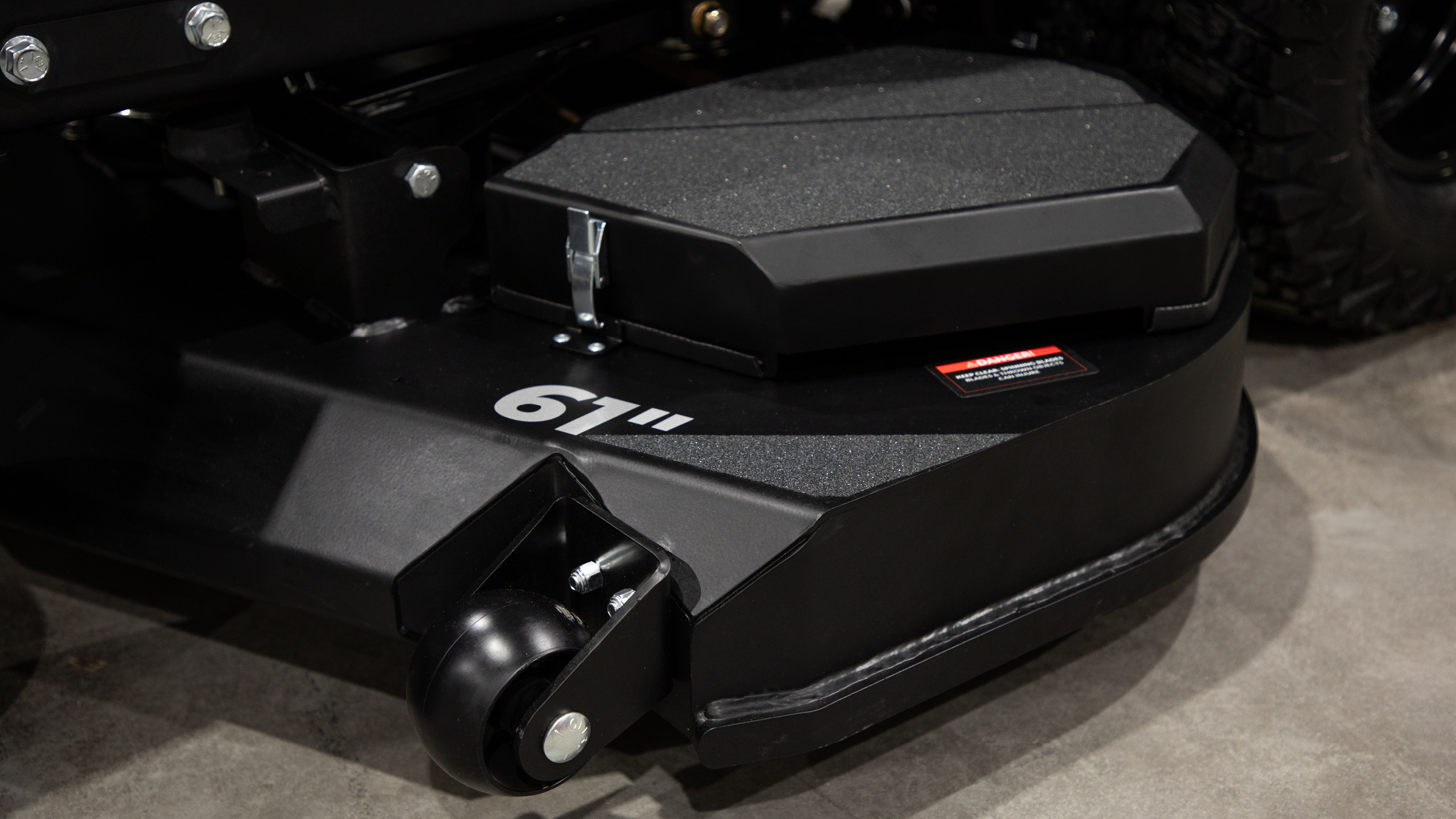 Zero-turn lawn mower step-anywhere deck