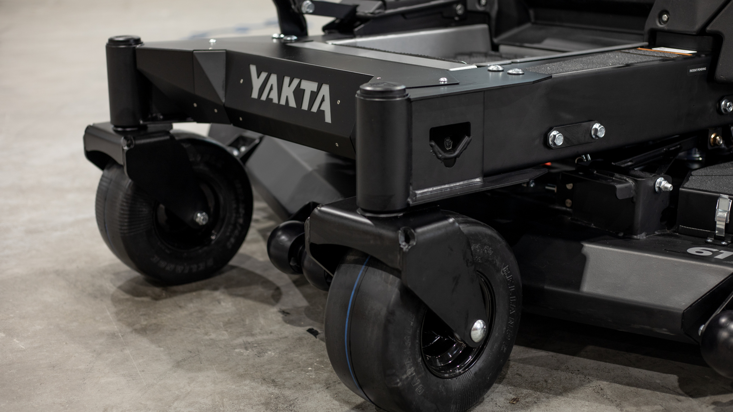 YXR 610 Zero-Turn Lawn Mower | Yakta