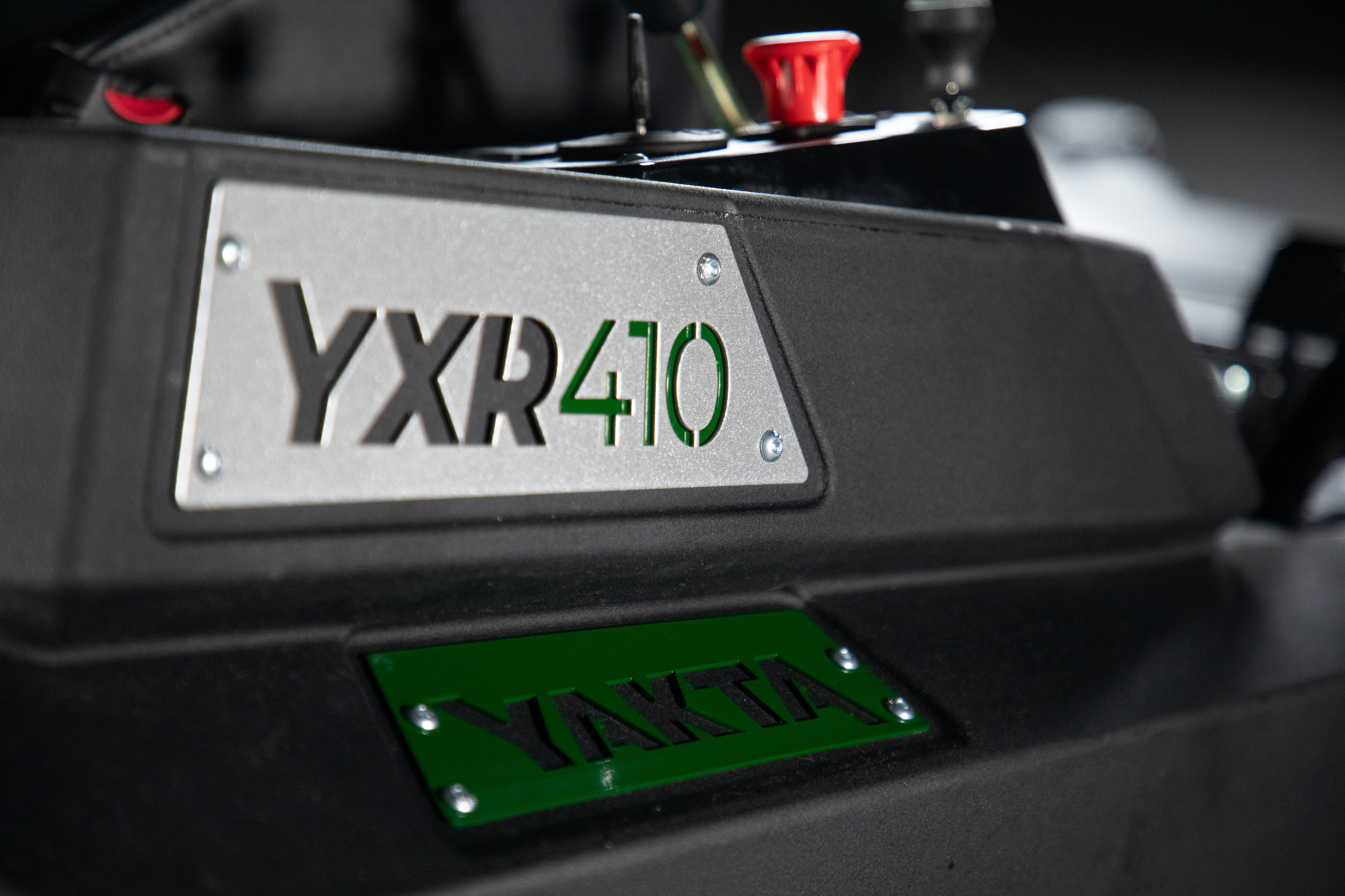 YXR 410 Zero-Turn Riding Lawn Mower | Yakta