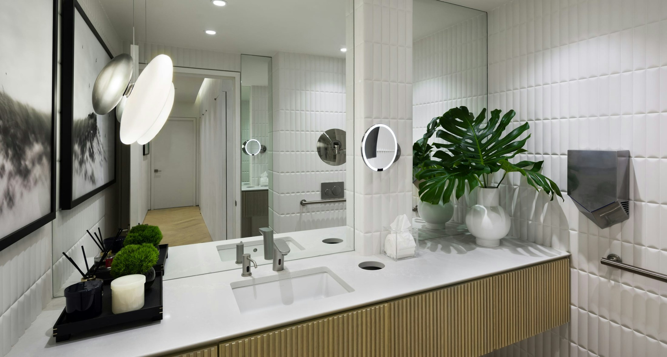 Clean bathroom with plants