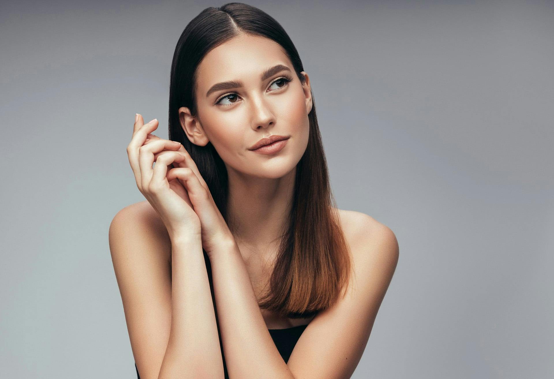 Brunette woman gazing to the side