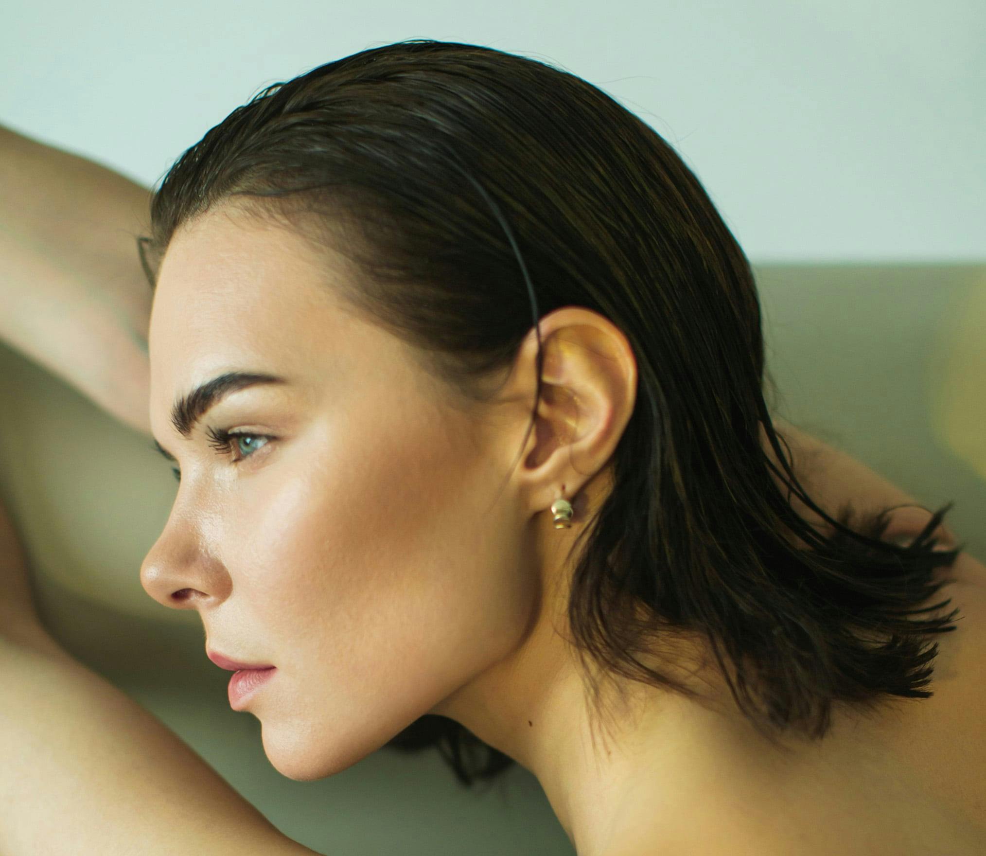 there is a woman that is leaning against arm