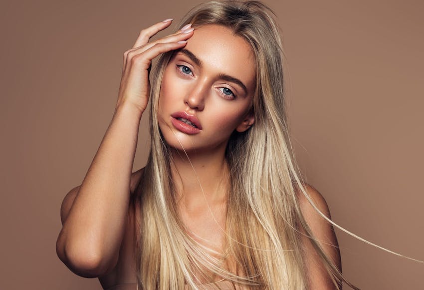 woman tilting her head