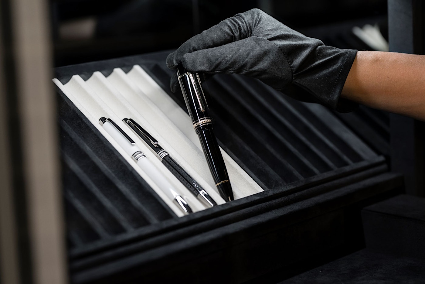 Intérieur en velours fin, noir et blanc — BUBEN&ZORWEG