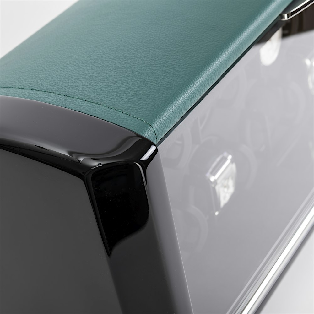 Detail view of SPIRIT Watch Winder with green top cover — BUBEN&ZORWEG