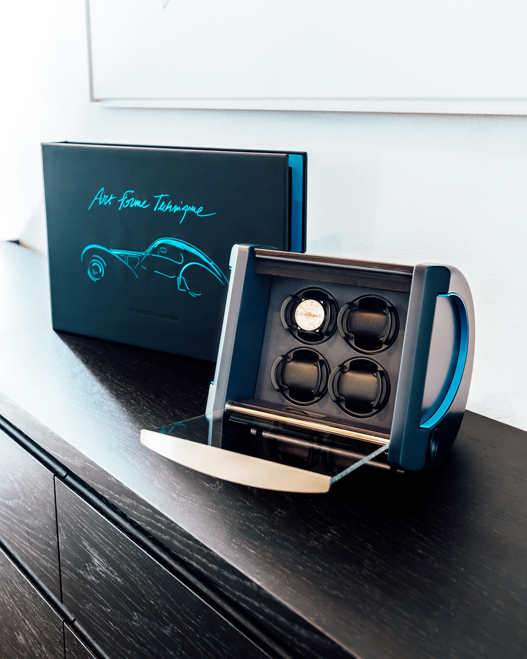 Buben & Zorweg 设计的 Chiron Spirit French Racing - 灵感源自布加迪的法国赛车传统，采用蓝黑色碳纤维材质，线条流畅优雅。 — BUBEN&ZORWEG