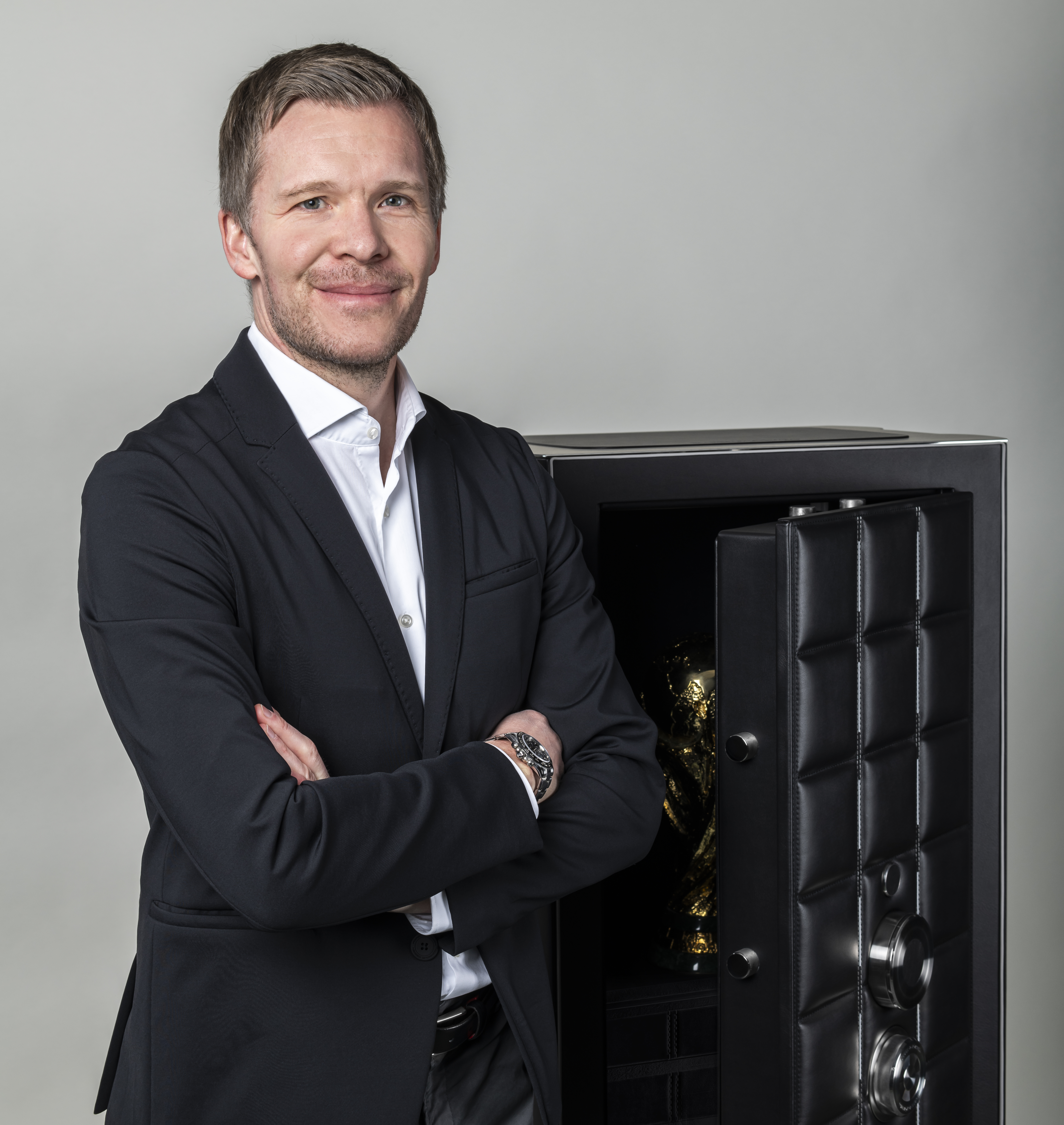 THE CHAMPION: CEO with the High-Security Safe and World Cup — BUBEN&ZORWEG