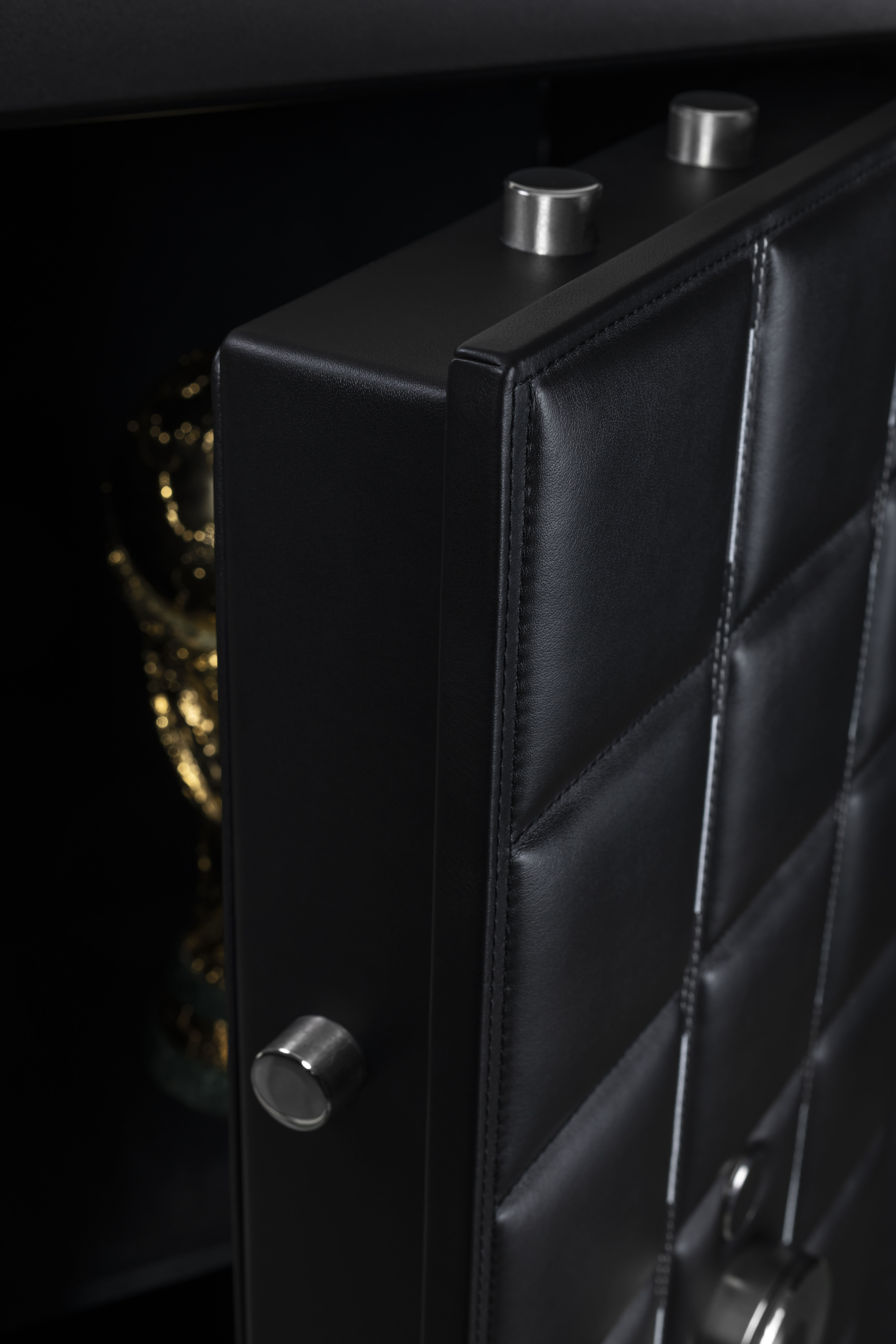 THE CHAMPION: Detail of Leather and Security Features — BUBEN&ZORWEG