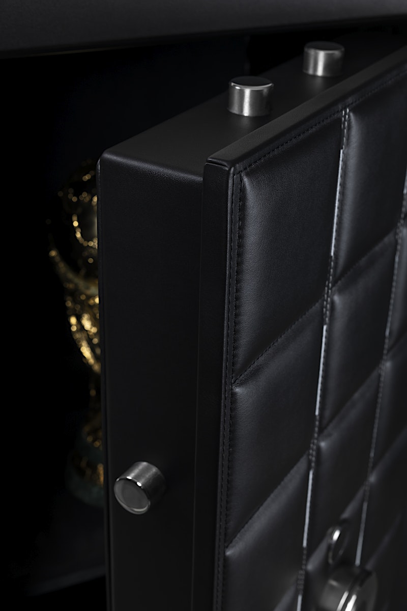 THE CHAMPION: Detail of Leather and Security Features — BUBEN&ZORWEG