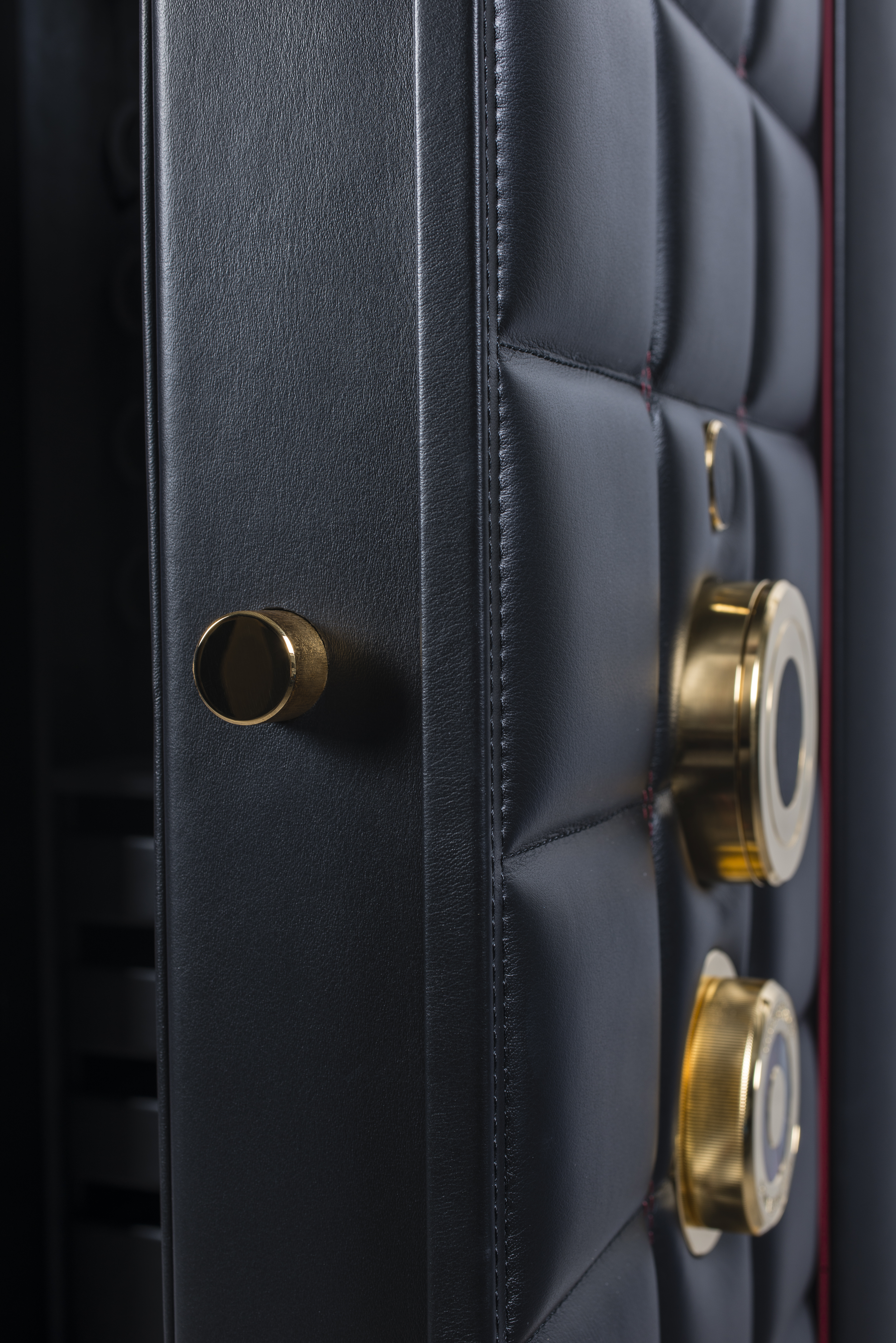 Side View of the ORION High-Security Safe Door — BUBEN&ZORWEG
