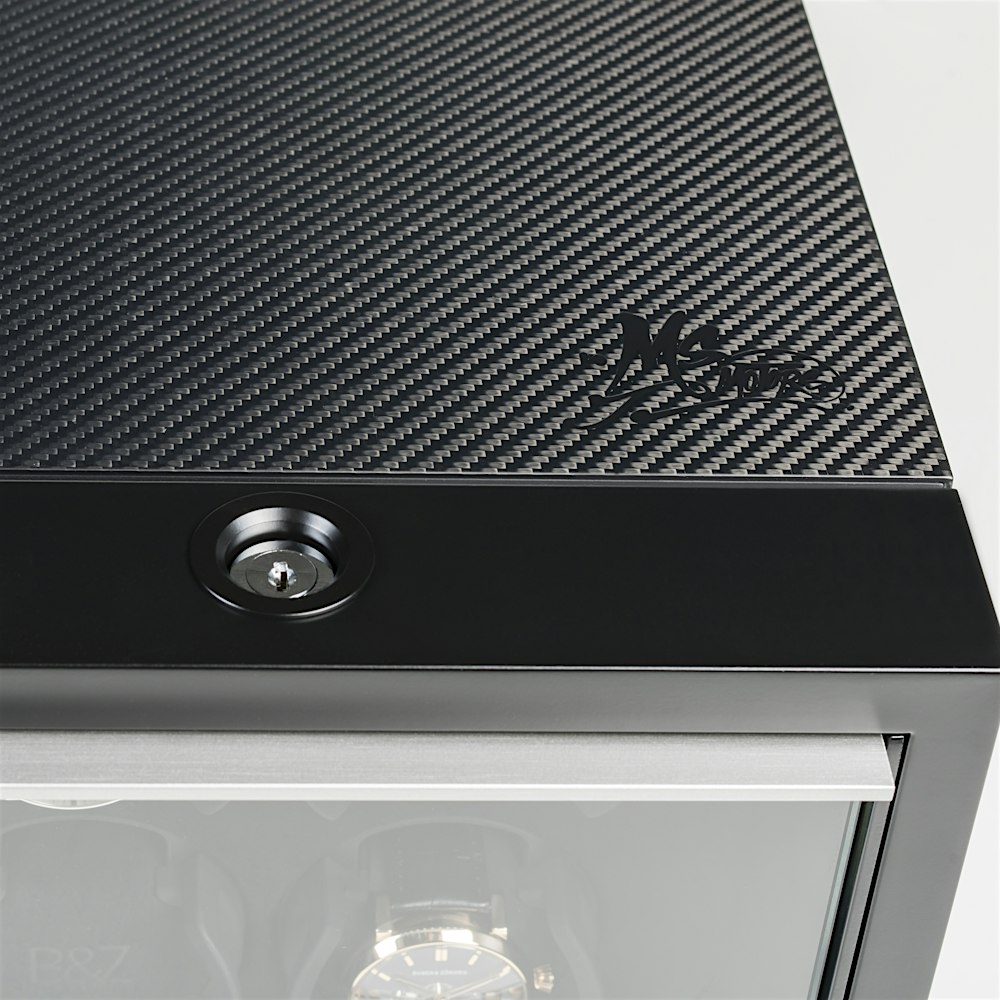 NEO Watch Winder with carbon top and lock, top view — BUBEN&ZORWEG
