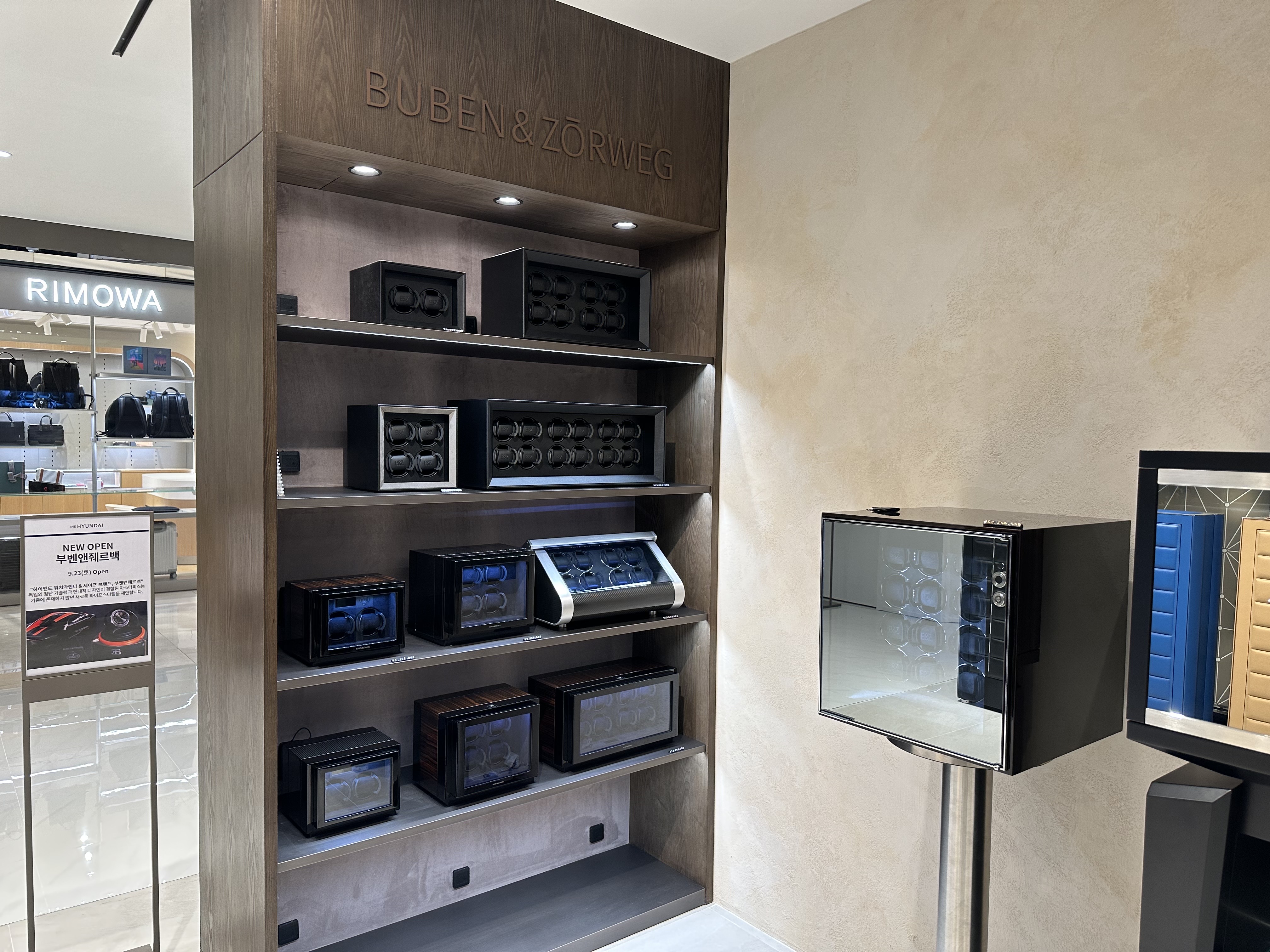 BUBEN&ZORWEG watch winders display in boutique — BUBEN&ZORWEG