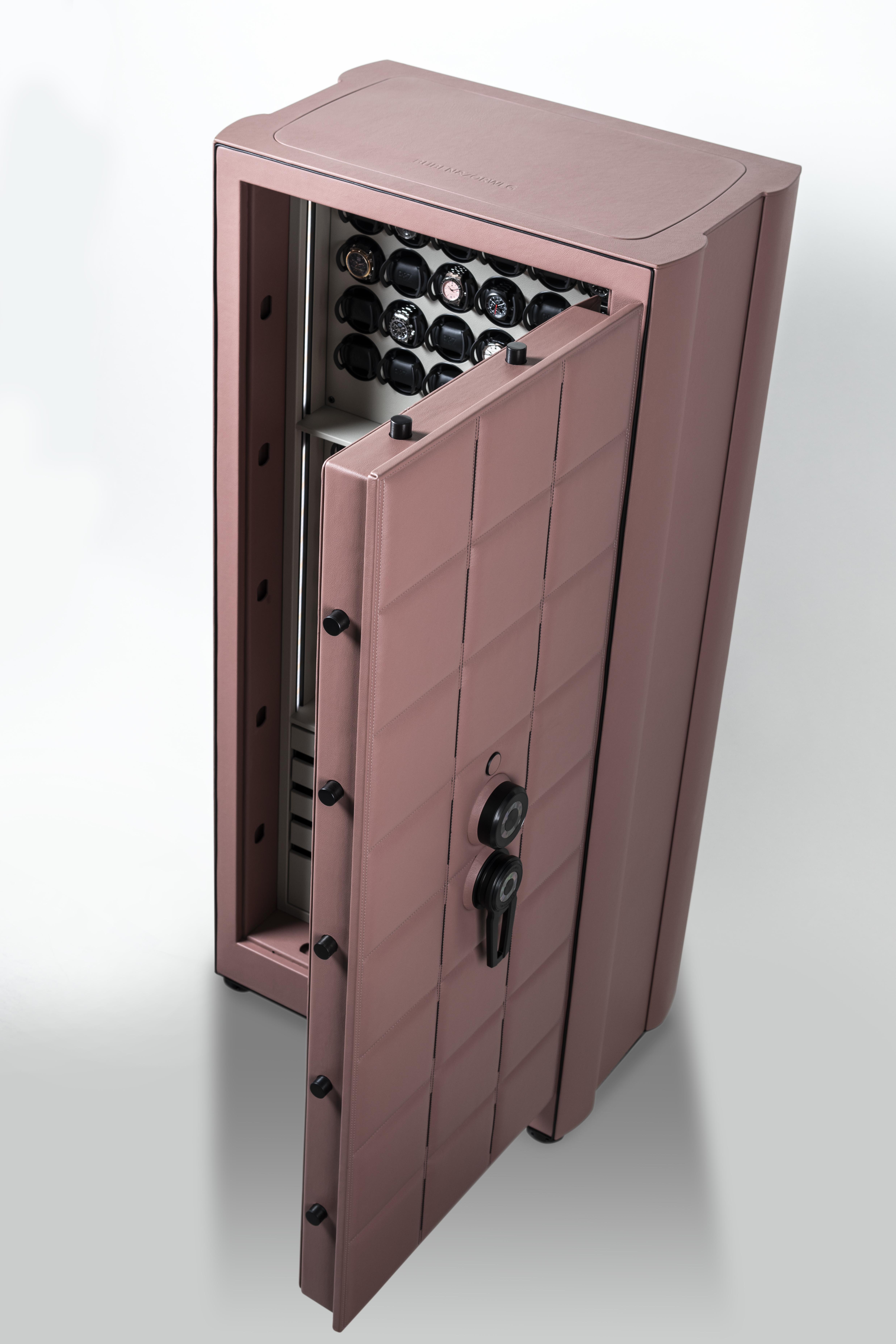 部分开启的深紫色猎户座XXL Plus高安全保险箱，展示内部手表上链器。 — BUBEN&ZORWEG