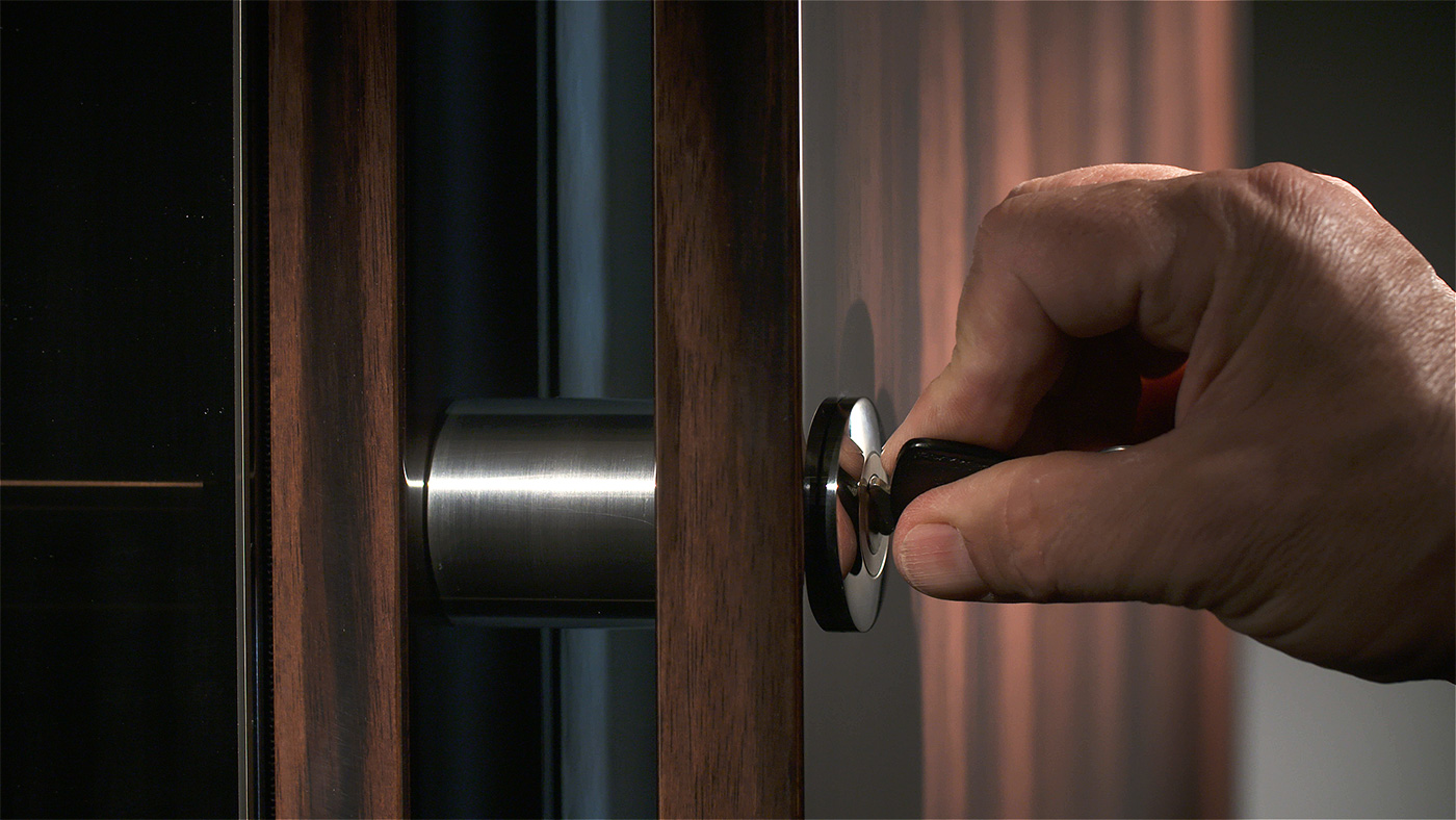 エレガンスを解き放つ： ソリティアへのアクセス — BUBEN&ZORWEG