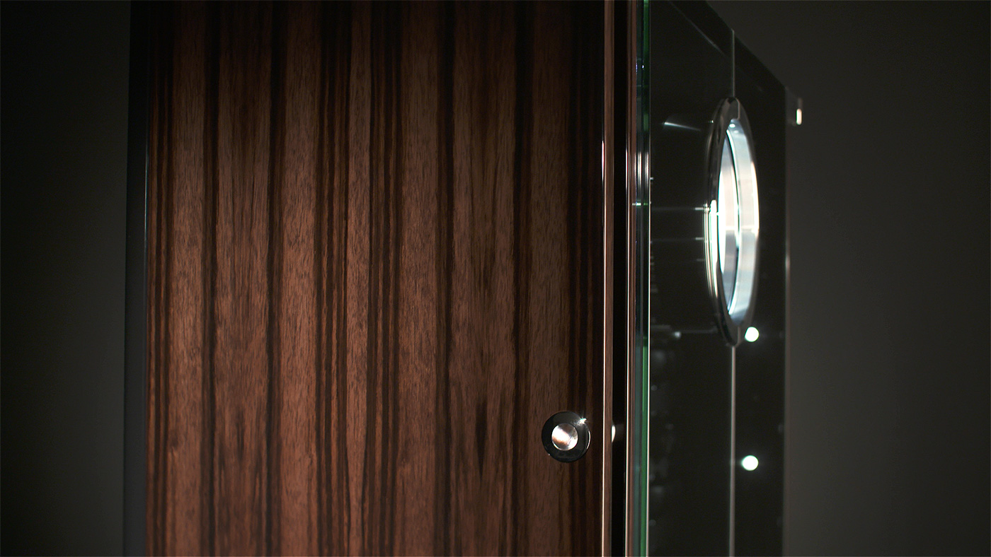 SOLITAIREの精巧な木製仕上げと堅牢なセキュリティ機能をご堪能ください。 — BUBEN&ZORWEG