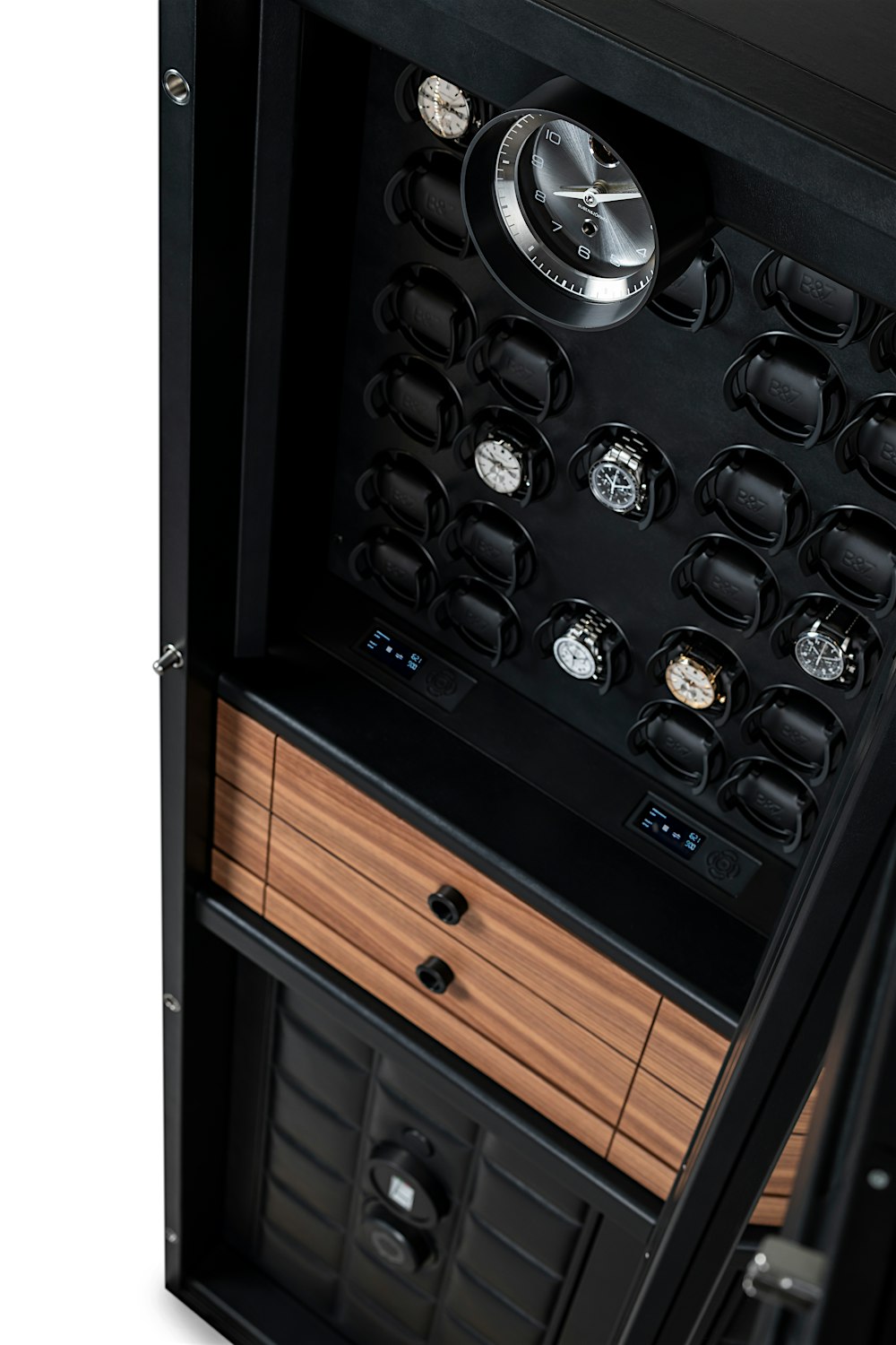 Geöffneter BUBEN&ZORWEG VISION Hochsicherheitstresor mit beleuchtetem Innenraum, der Uhrenbeweger, Signature Clock und elegante Holzschubladen präsentiert. — BUBEN&ZORWEG