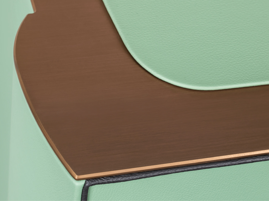 Close-up of the top detail of the BUBEN&ZORWEG ORION high-security safe in mint green with bronze-gold trim. — BUBEN&ZORWEG