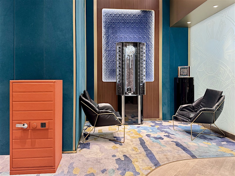 BUBEN&ZORWEG Boutique Seating Area with Safes — BUBEN&ZORWEG