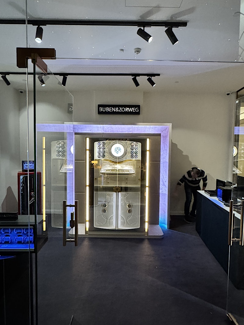 Riyadh Boutique – Main Display — BUBEN&ZORWEG