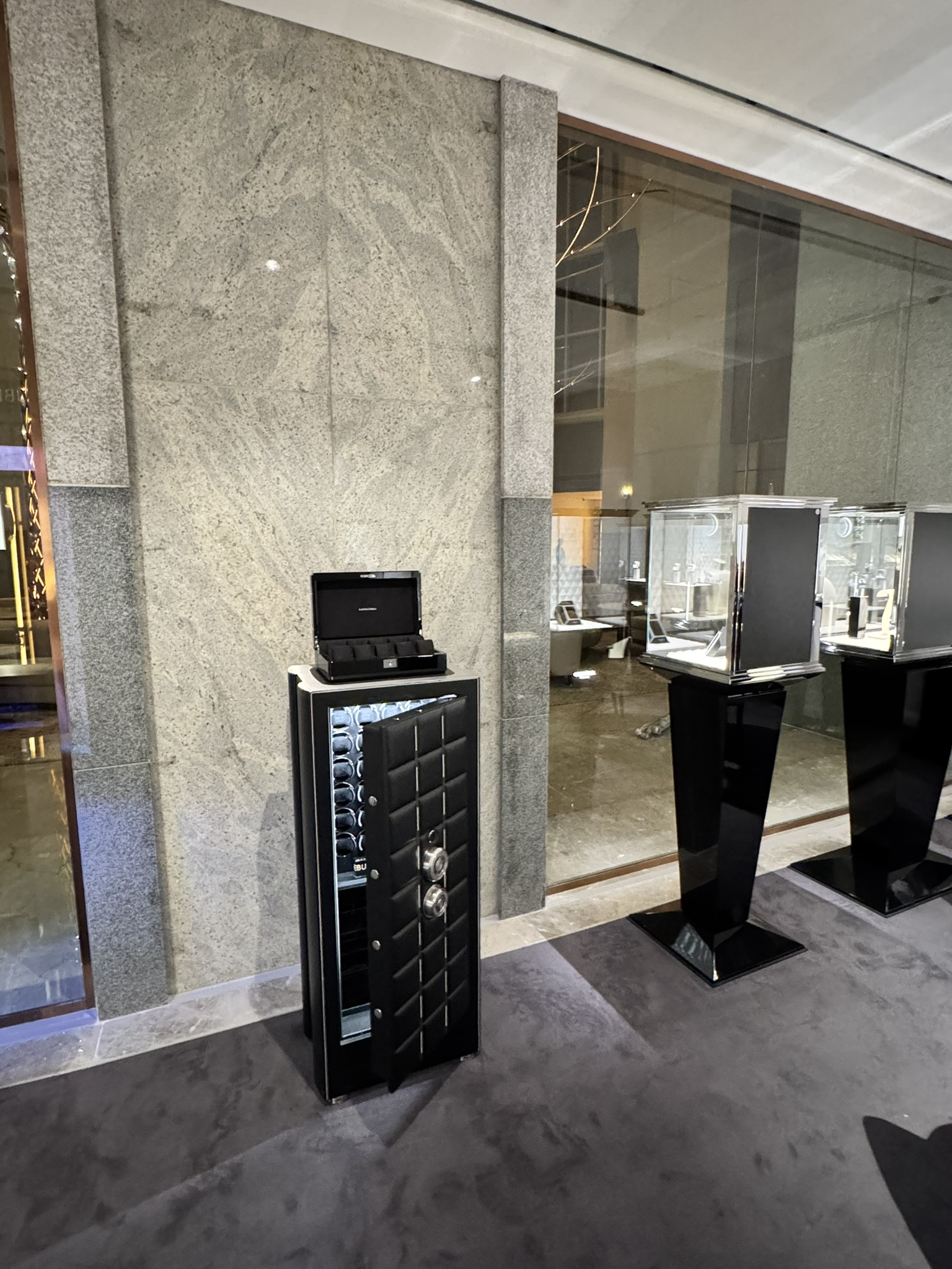 VANTAGE Watch Winder – Riyadh Boutique — BUBEN&ZORWEG