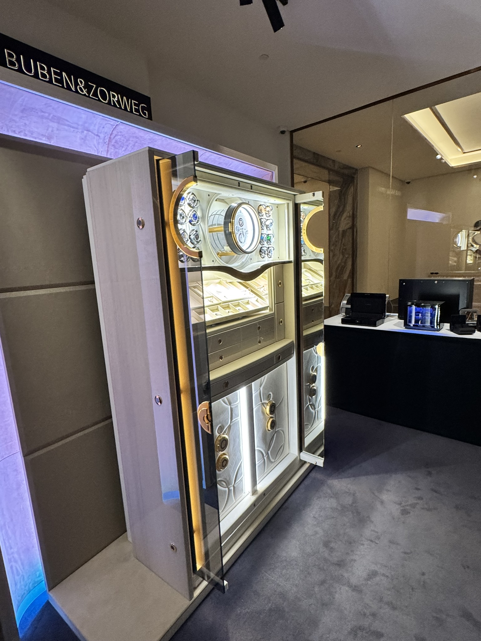 Riyadh Boutique – Side View — BUBEN&ZORWEG