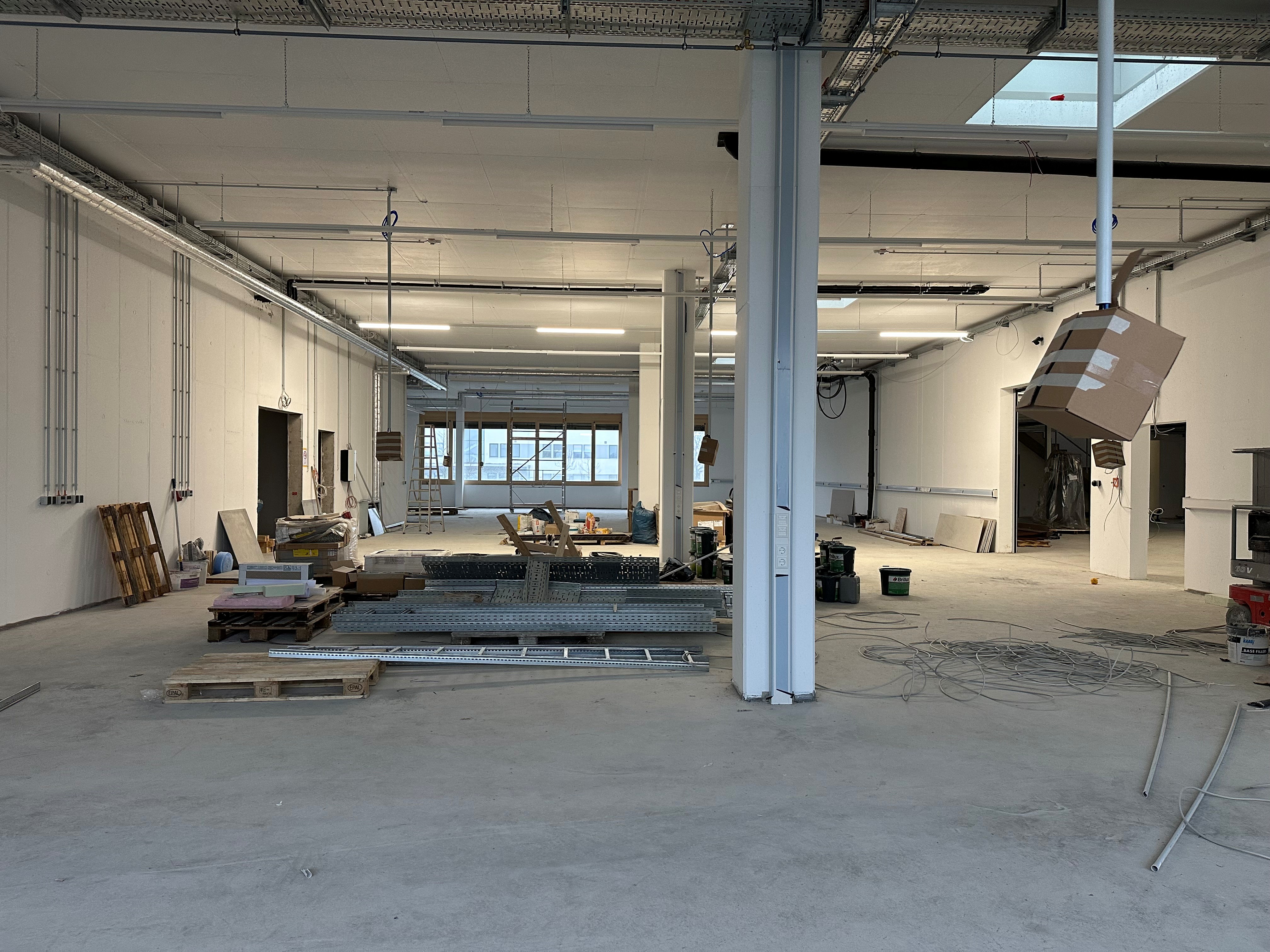 Interior fit-out of the new manufactory underway — BUBEN&ZORWEG