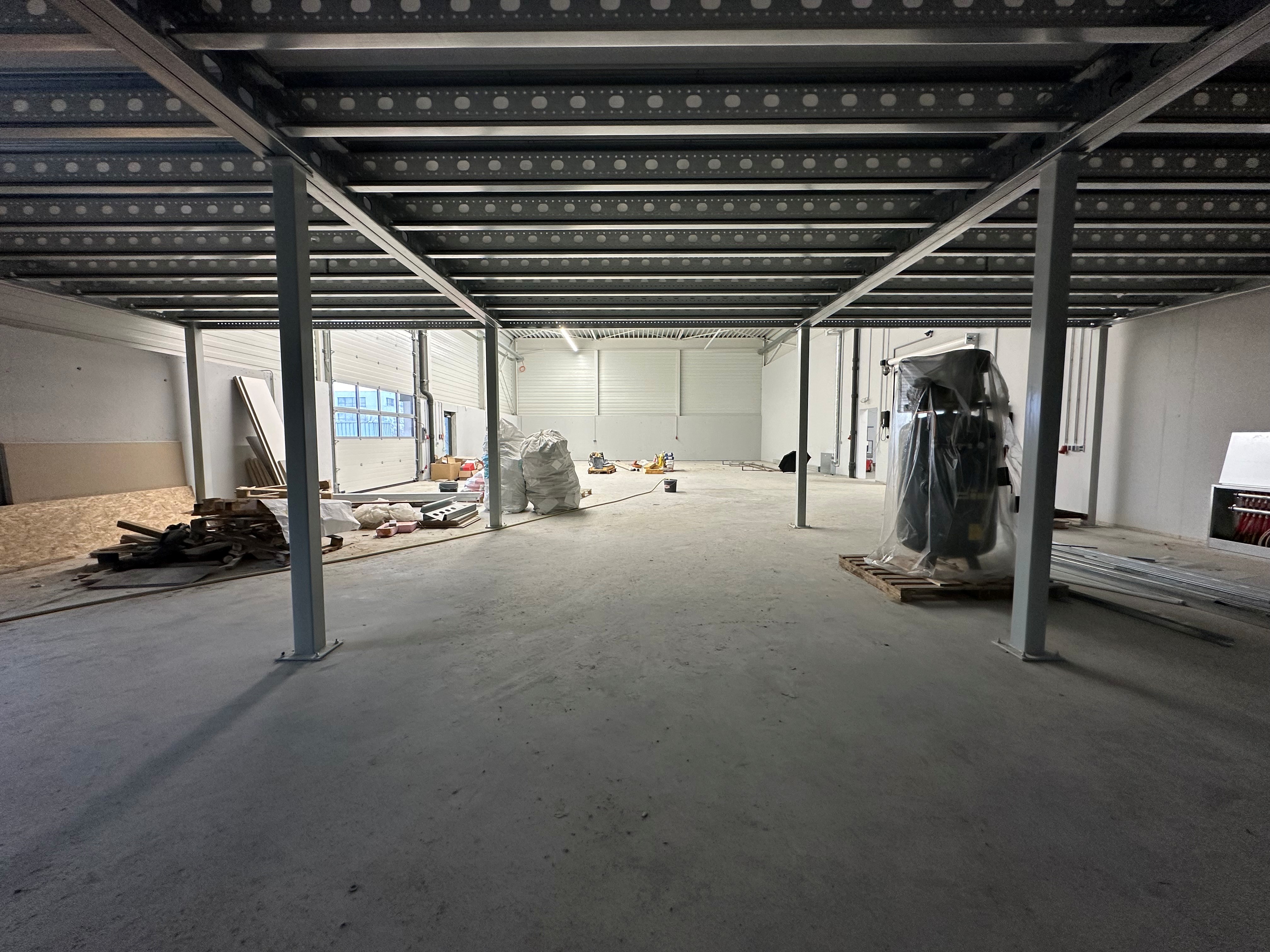 Ground floor under mezzanine structure — BUBEN&ZORWEG
