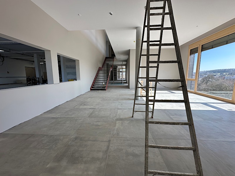 Hallway of the new manufactory with staircase and large windows — BUBEN&ZORWEG