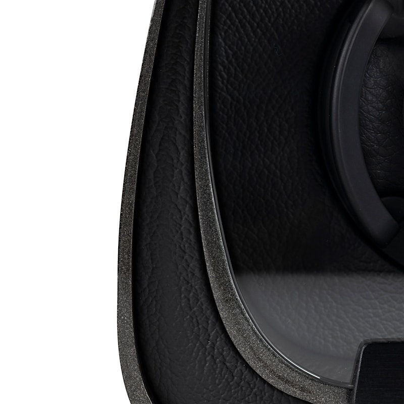 SPHERO Seitendetail mit Leder und Carbon — BUBEN&ZORWEG