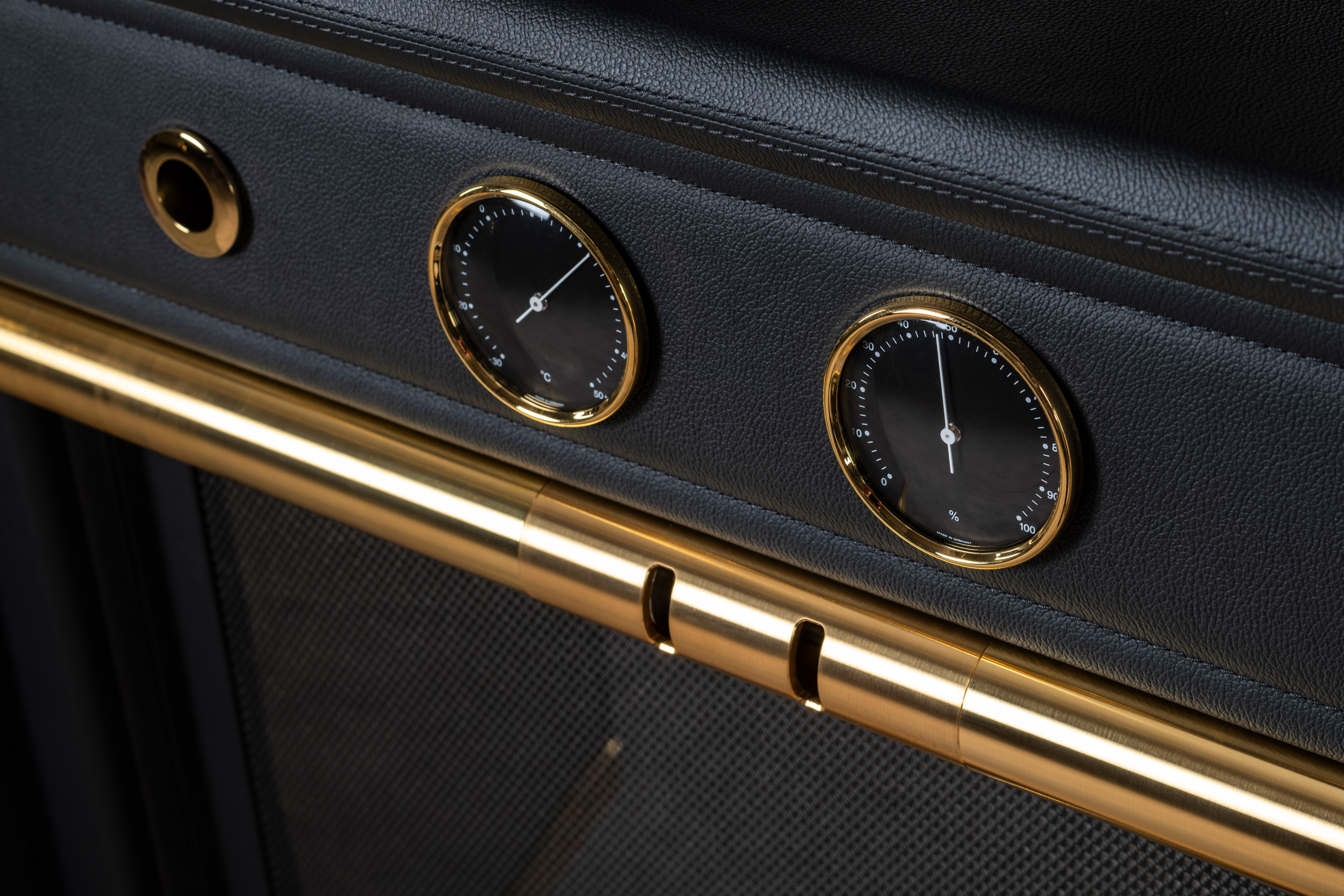 Golden Dials – The Solitaire Golden Carbon — BUBEN&ZORWEG