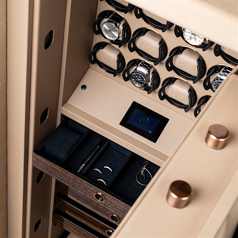 Innenansicht des VISION Safes mit Uhren und Schubladen — BUBEN&ZORWEG
