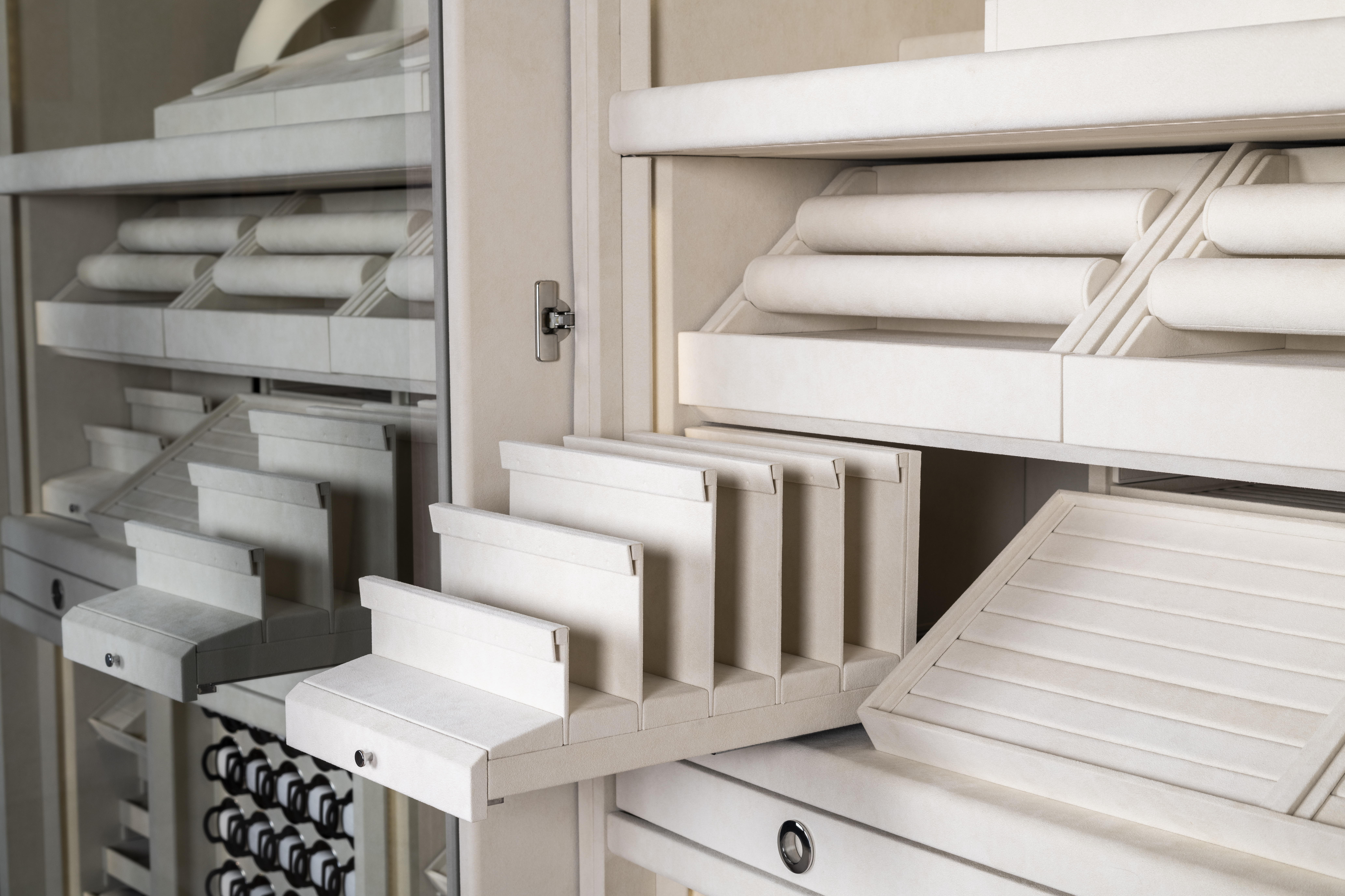 Стильное хранилище для серег, браслетов, колец и других ценных вещей — BUBEN&ZORWEG