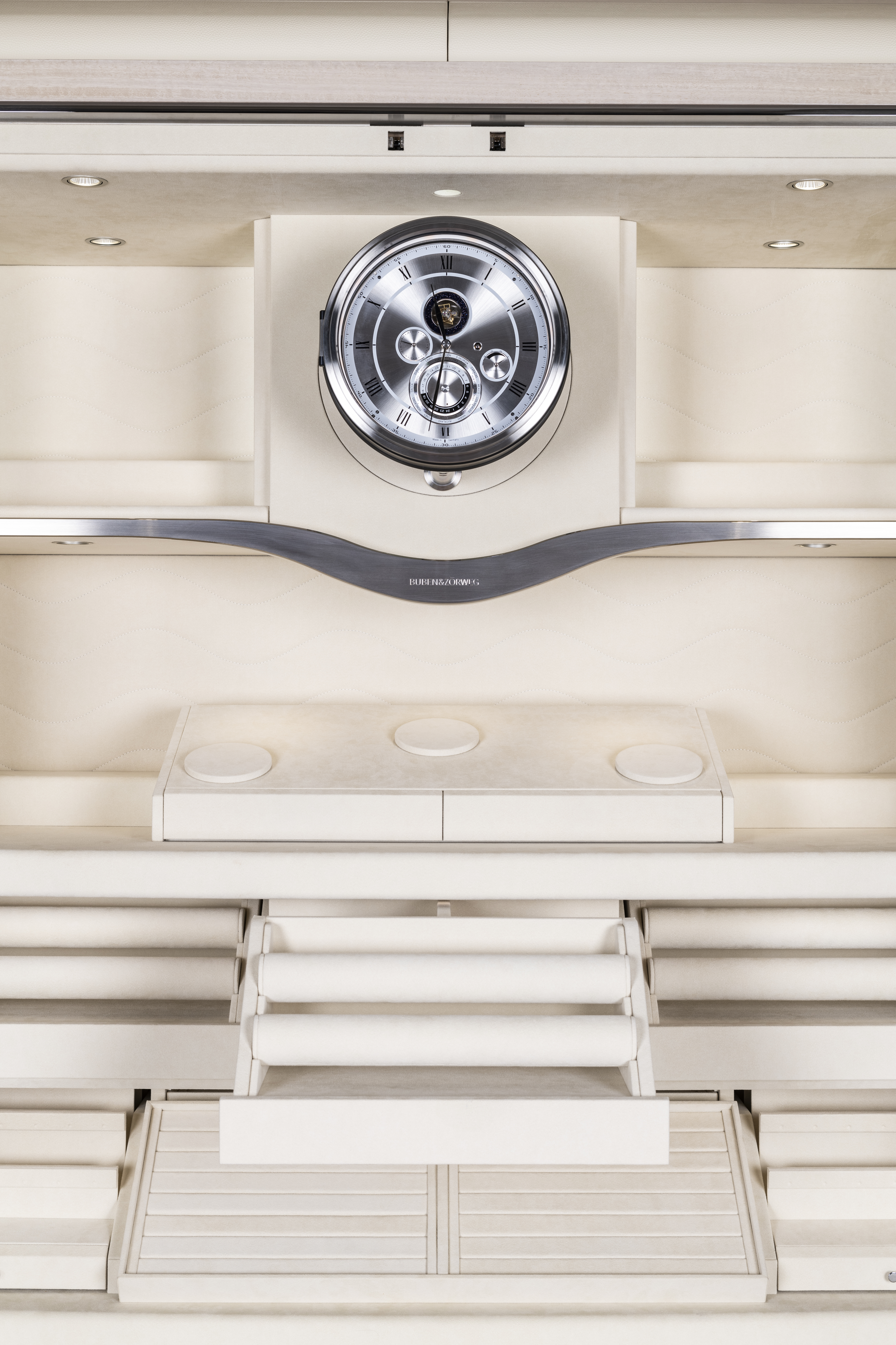 Intérieur hautement sécurisé avec compartiments pour montres et bijoux — BUBEN&ZORWEG