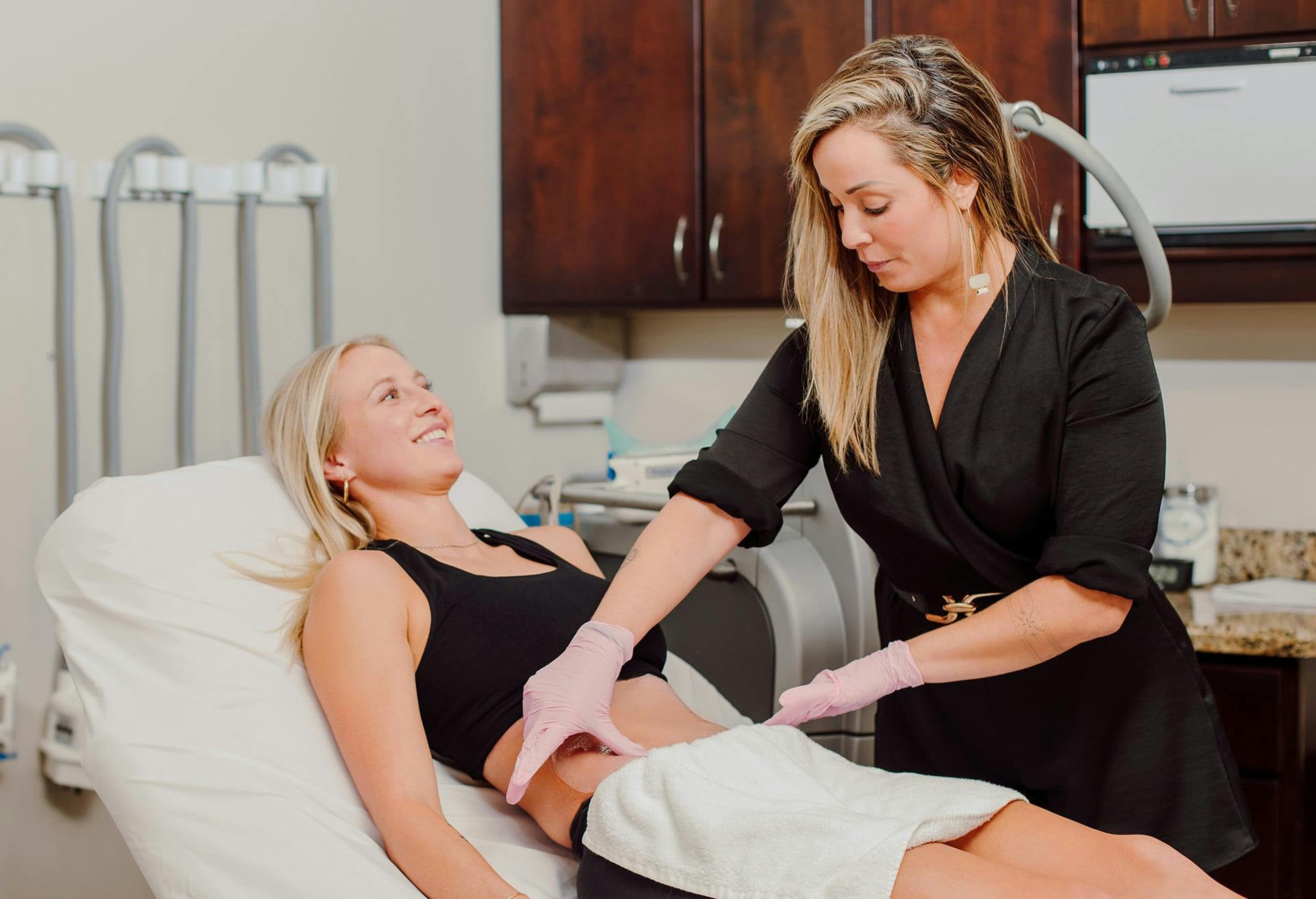 woman gettting cool sculpting