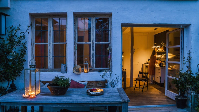 Summertime backyard powered by battery backup solar