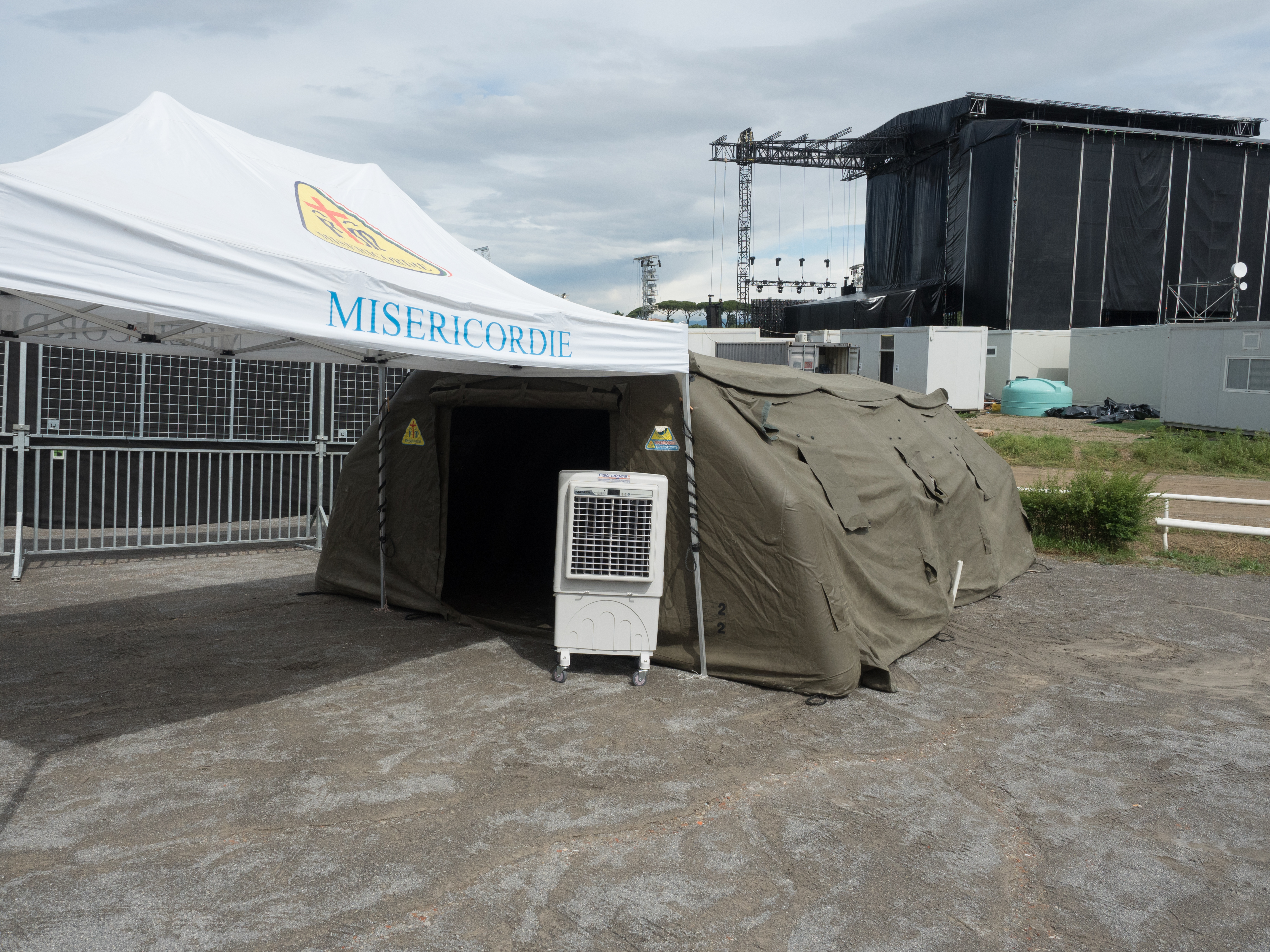 Master BC 60 è dotato di ionizzatore che migliora la qualità dell'aria, il raffrescamento purifica l'aria da polveri, oli, cattivi odori e particelle sospese in aria. Costruito con plastiche resistenti agli urti.