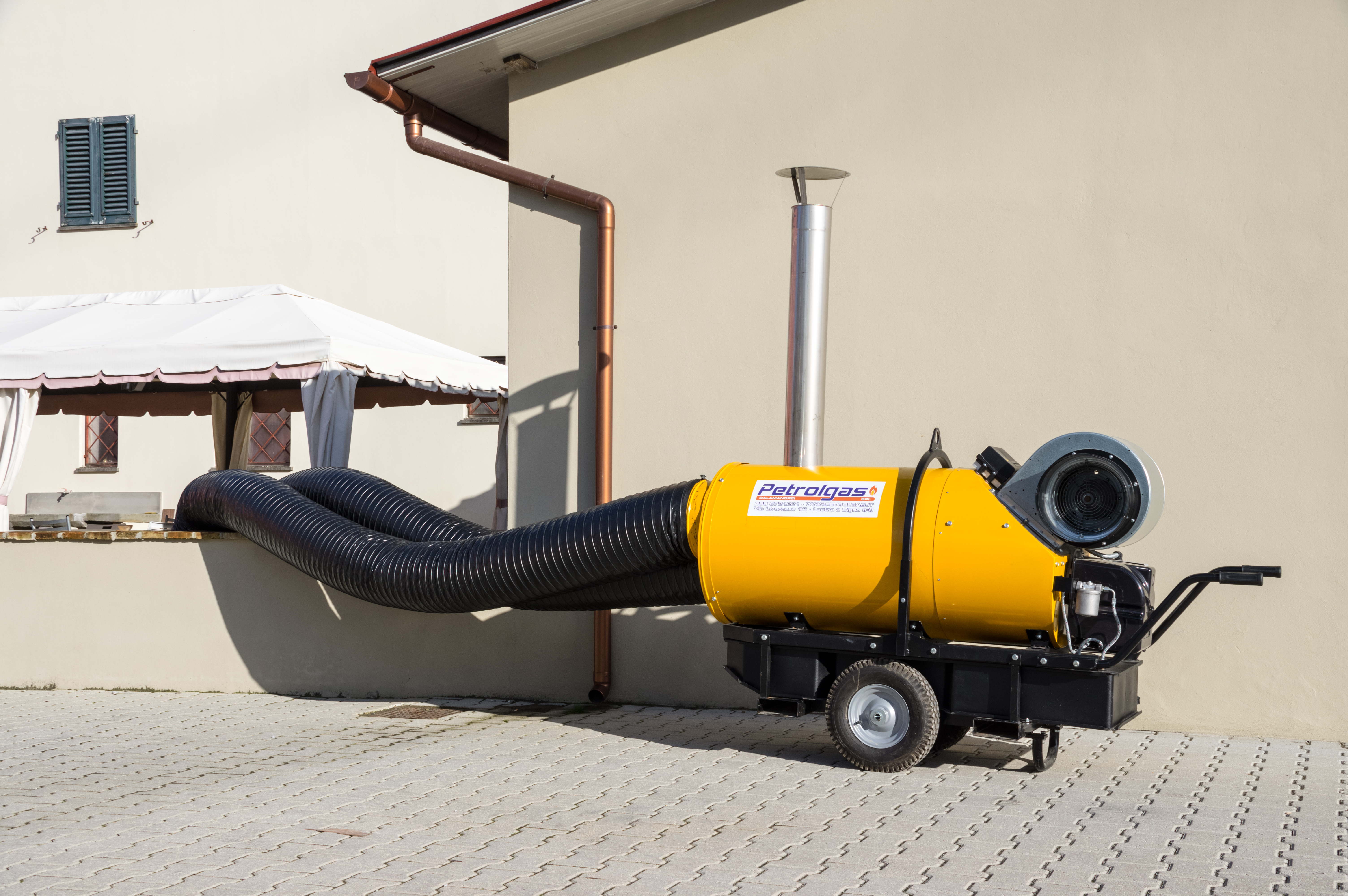 Master BV 500 CR è il generatore d'aria calda a Gasolio più flessibile adattabile ed efficiente sul mercato, unico dotato di sensori di pressione e temperatura.